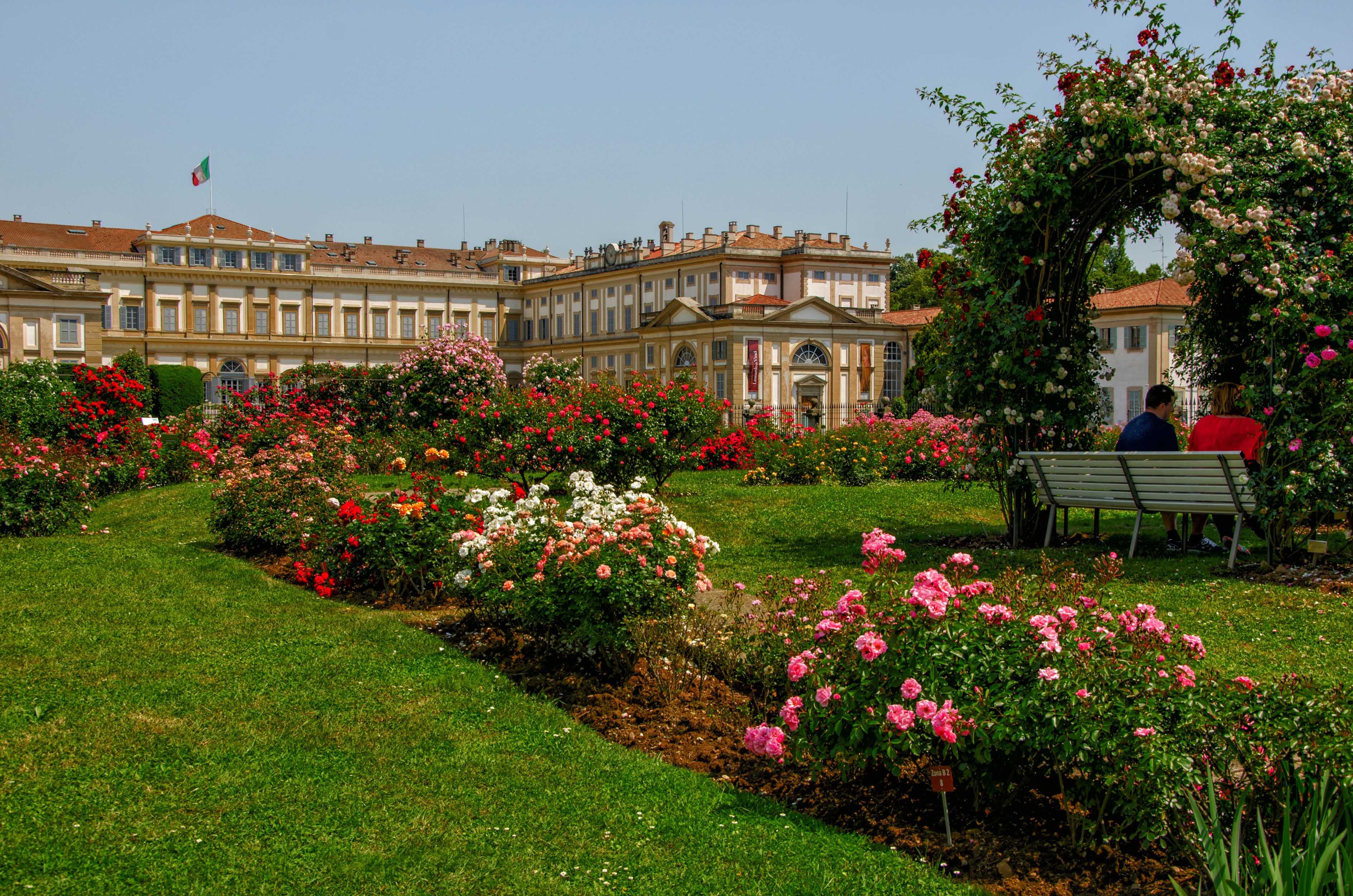 Royal Villa of Monza Rose Garden, Italy HD Wallpaper