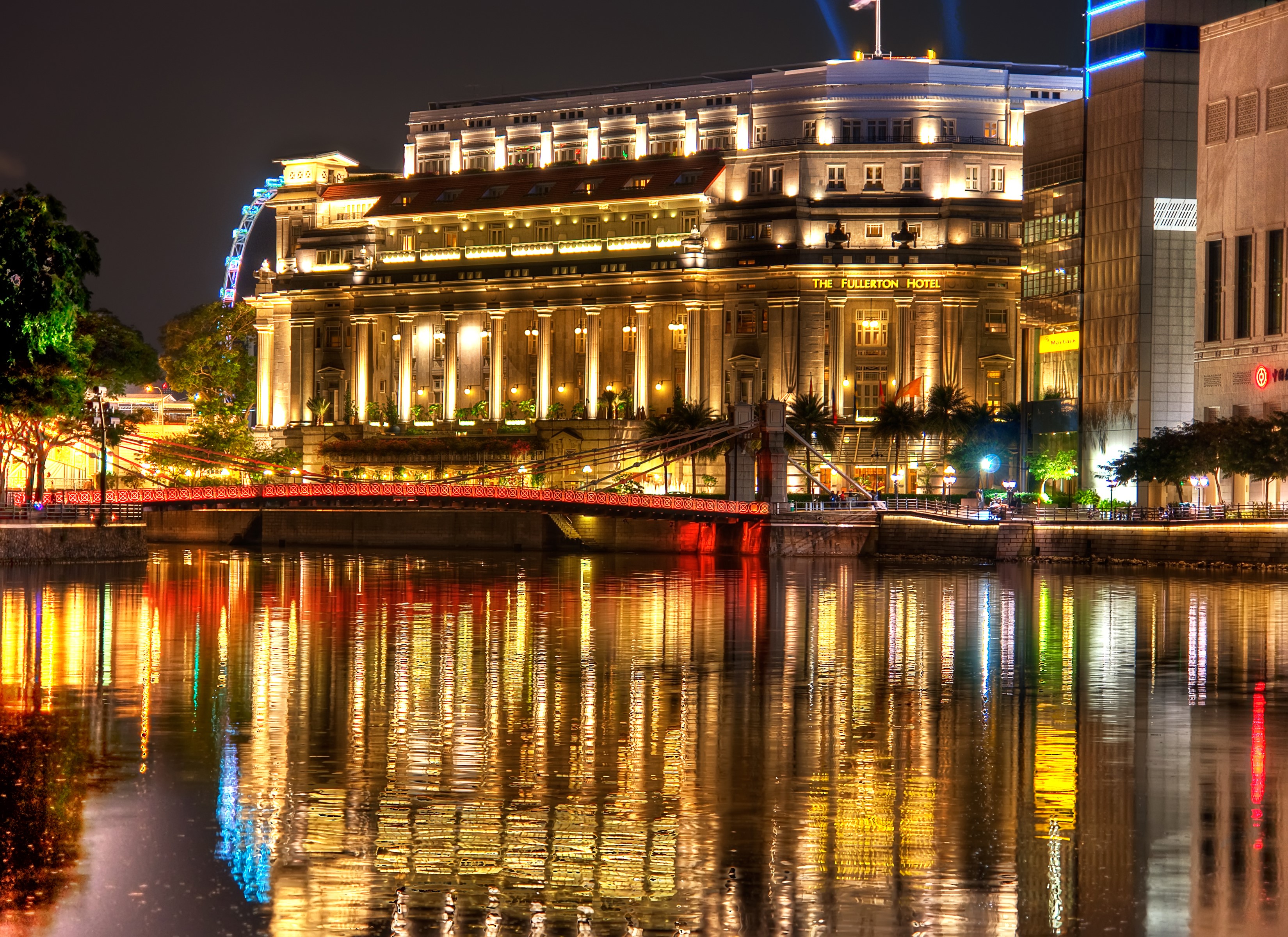 The Fullerton Hotel and Singapore River at Night HD Wallpaper