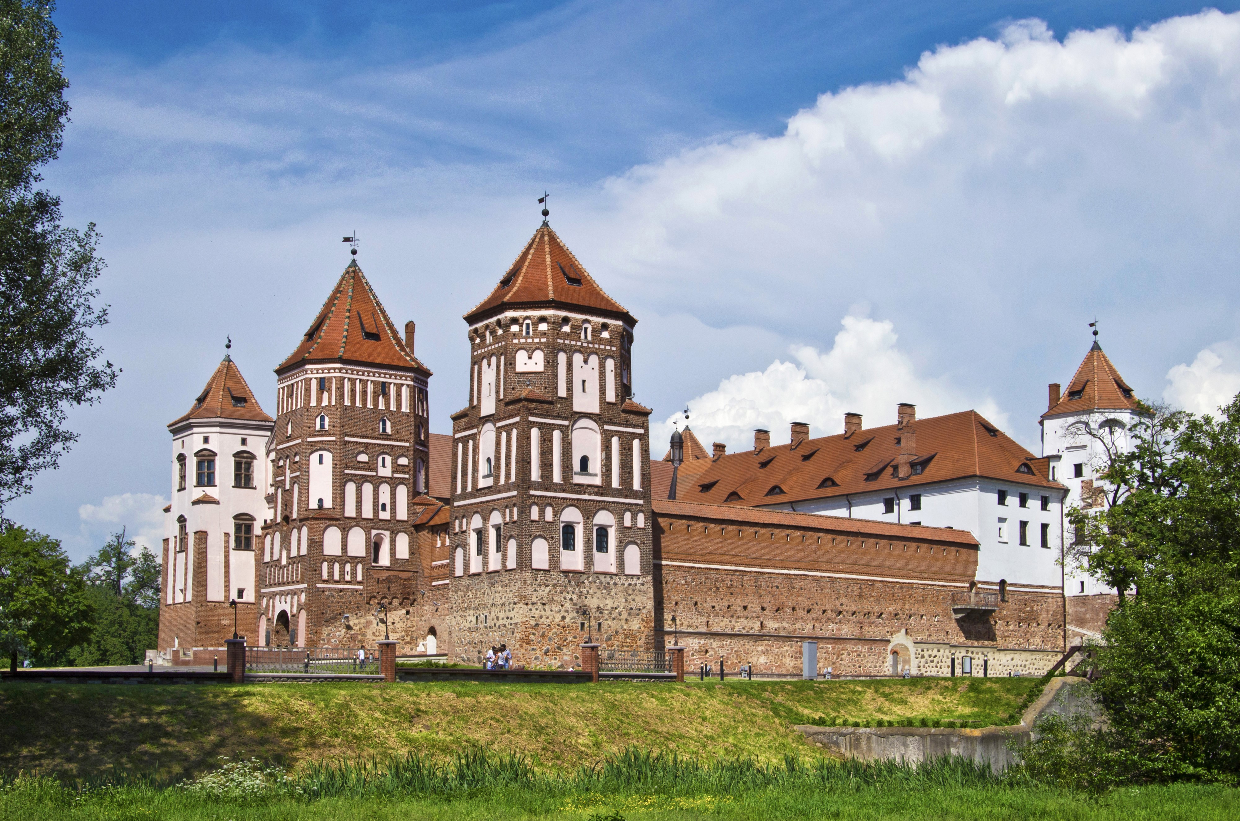 Mirsky Castle Complex, Belarus HD Wallpaper
