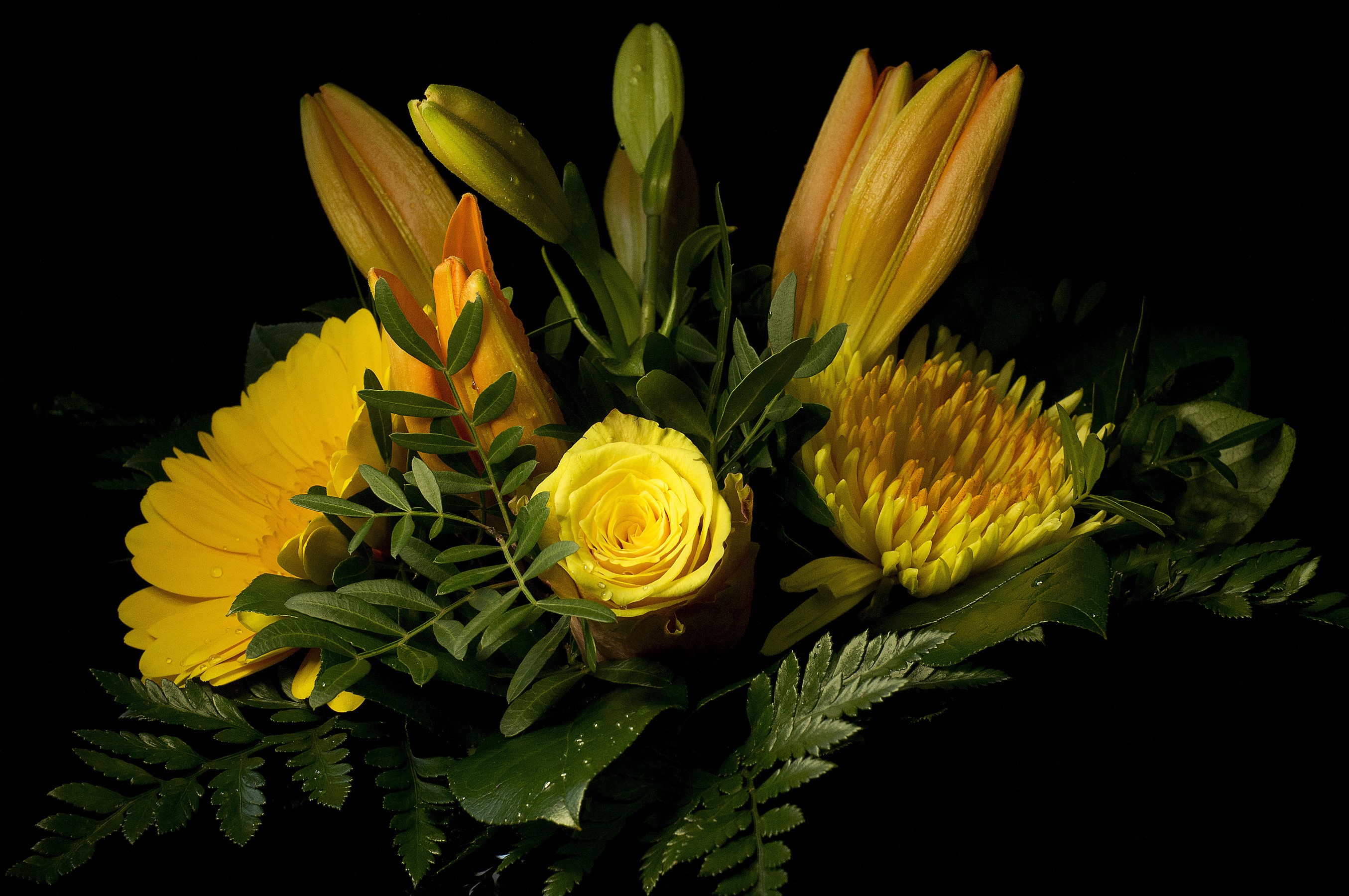 Yellow flowers bouquet with lilies, roses, and gerberas HD Wallpaper
