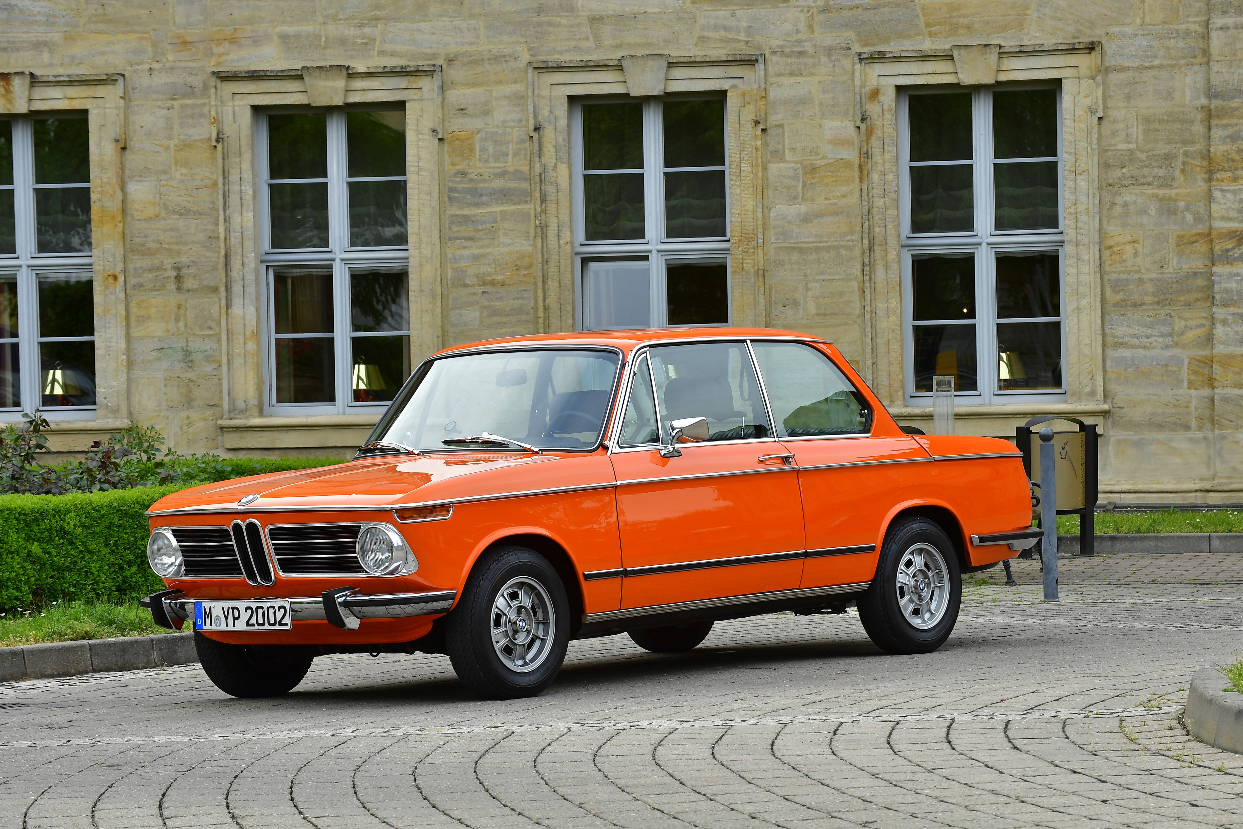 Orange 1971-73 BMW 2002 tii HD Wallpaper