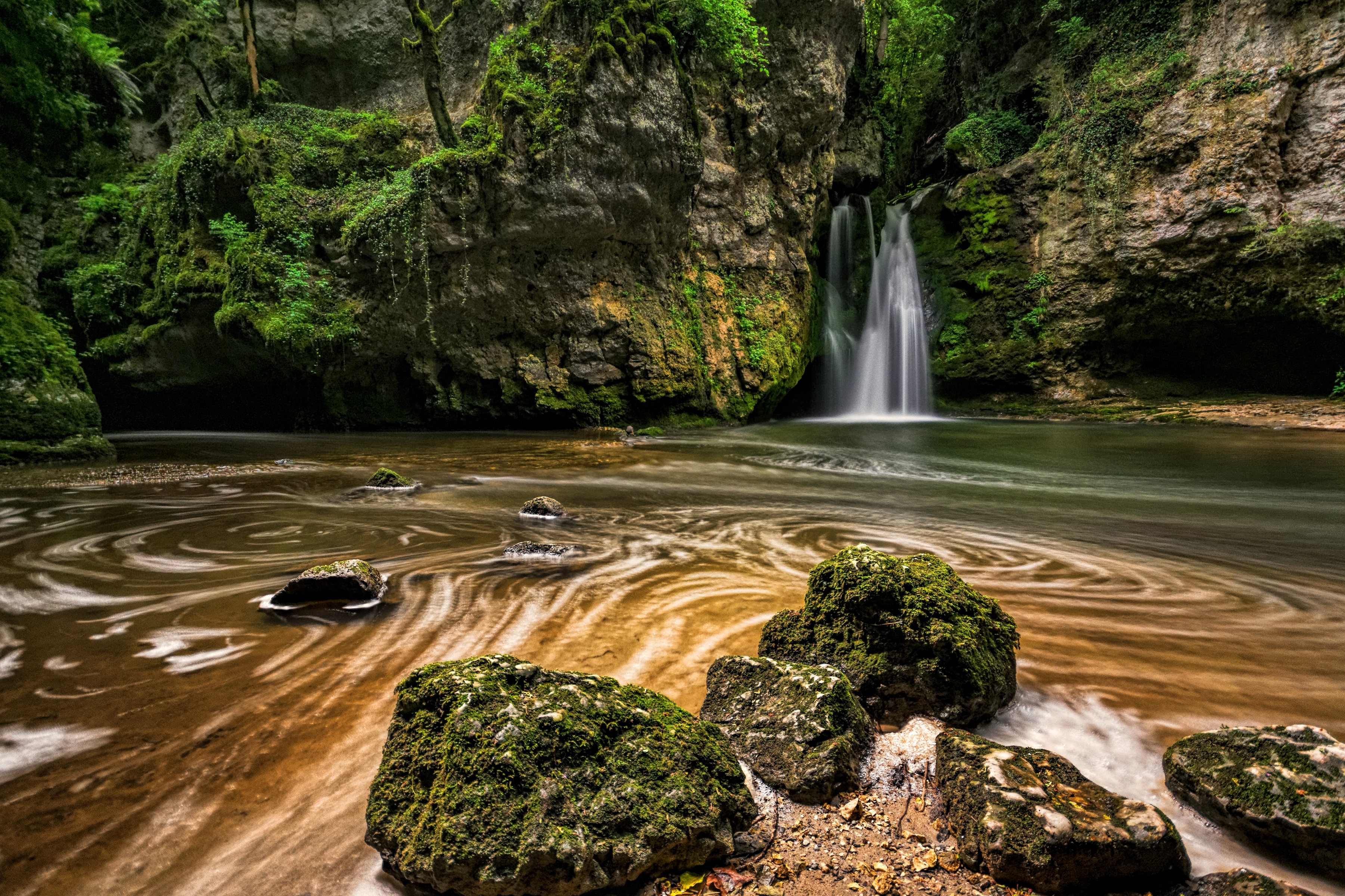 La Tine de Conflens waterfall in Switzerland with mossy rocks HD Wallpaper