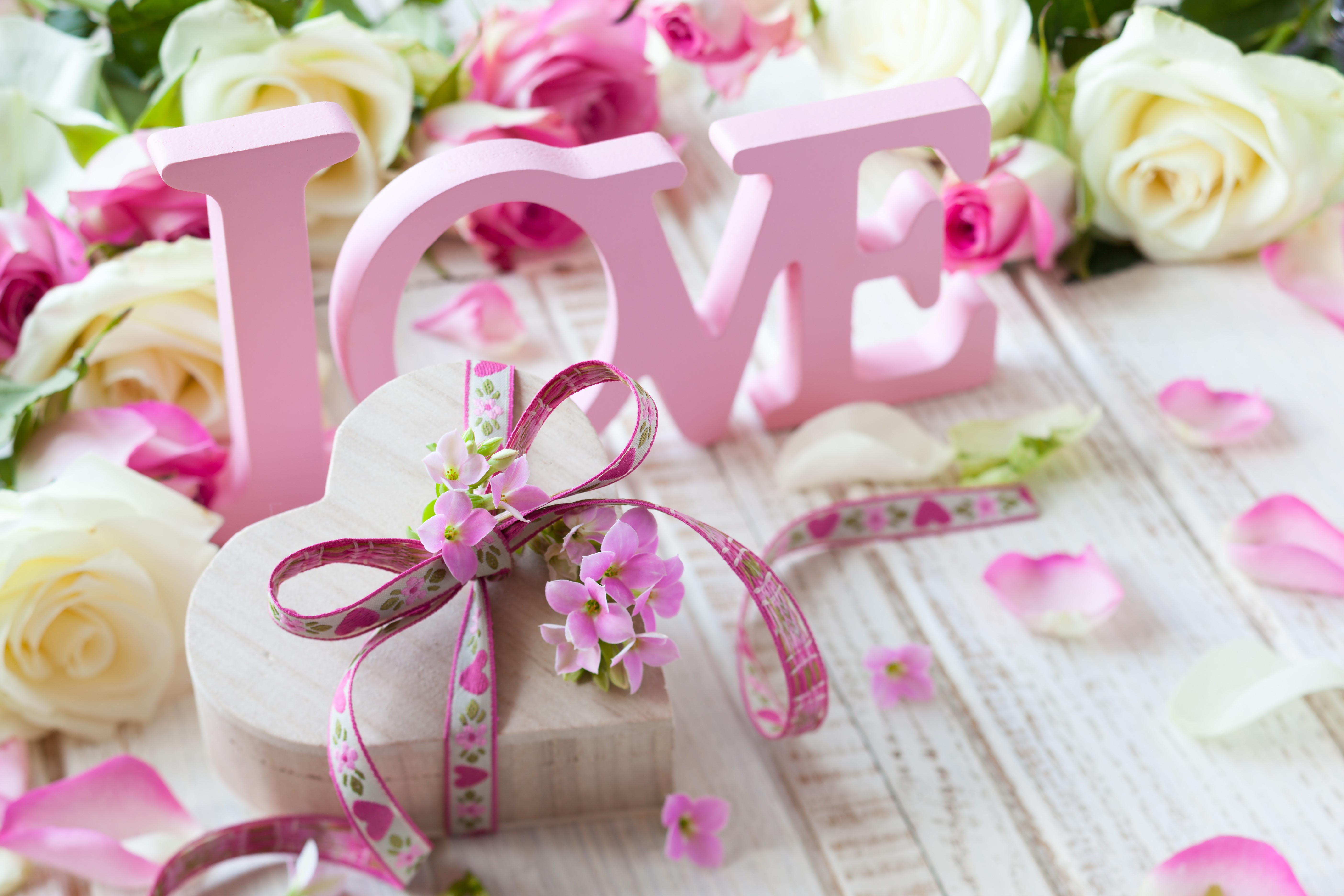 Pink LOVE letters with roses and heart gift box HD Wallpaper