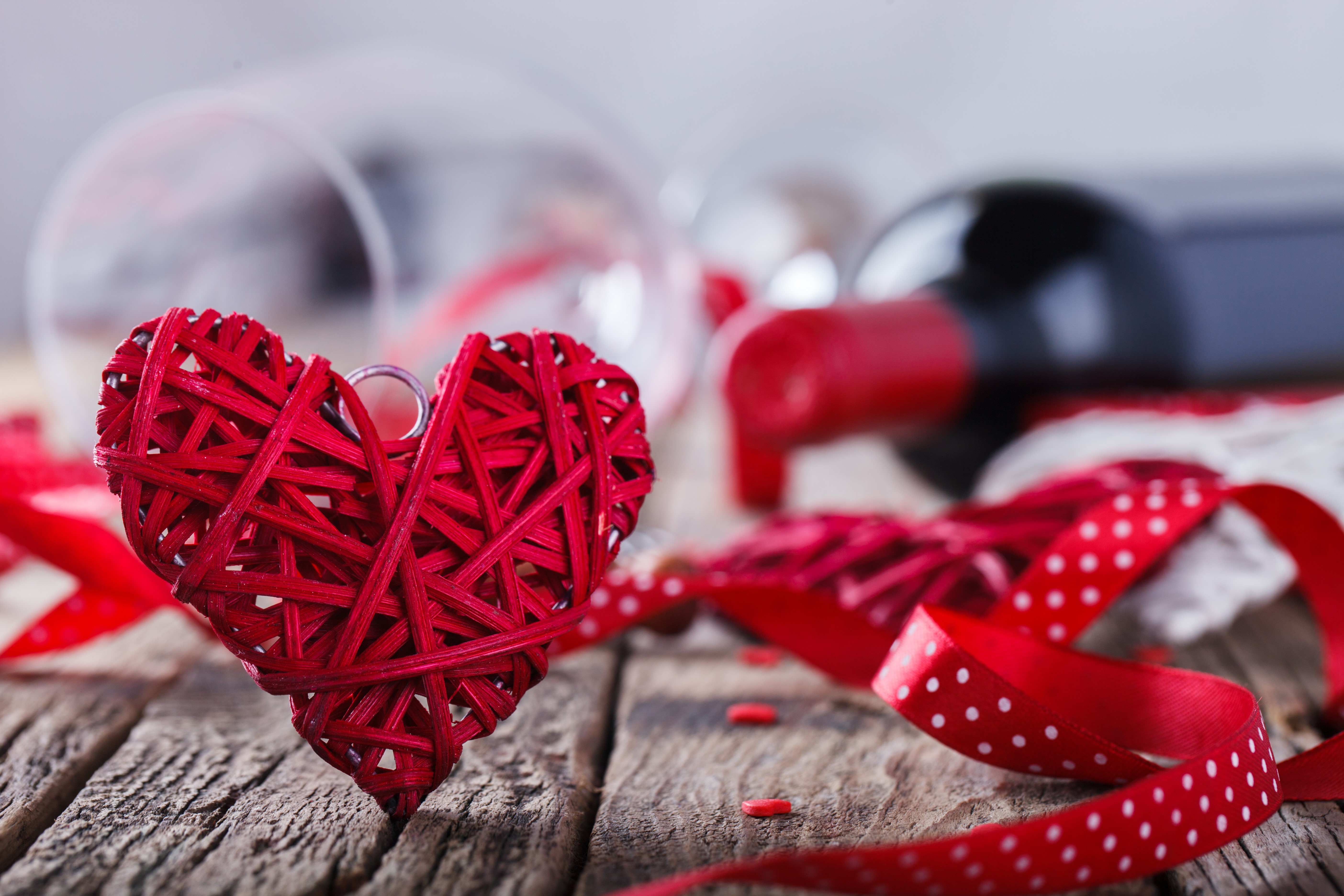 Valentine's Day heart with wine and ribbon HD Wallpaper