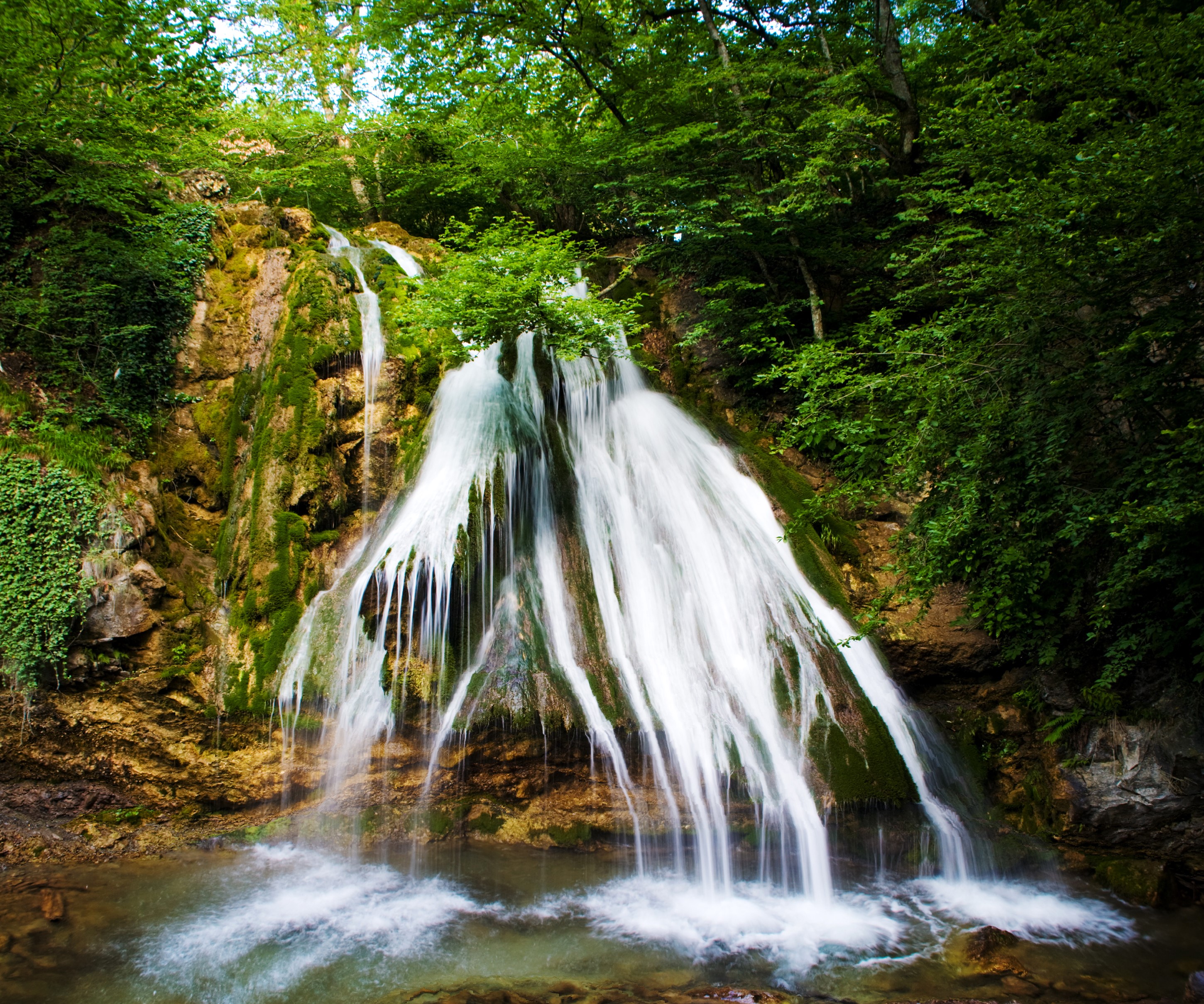 Waterfall in Plitvice Lakes National Park, Croatia HD Wallpaper