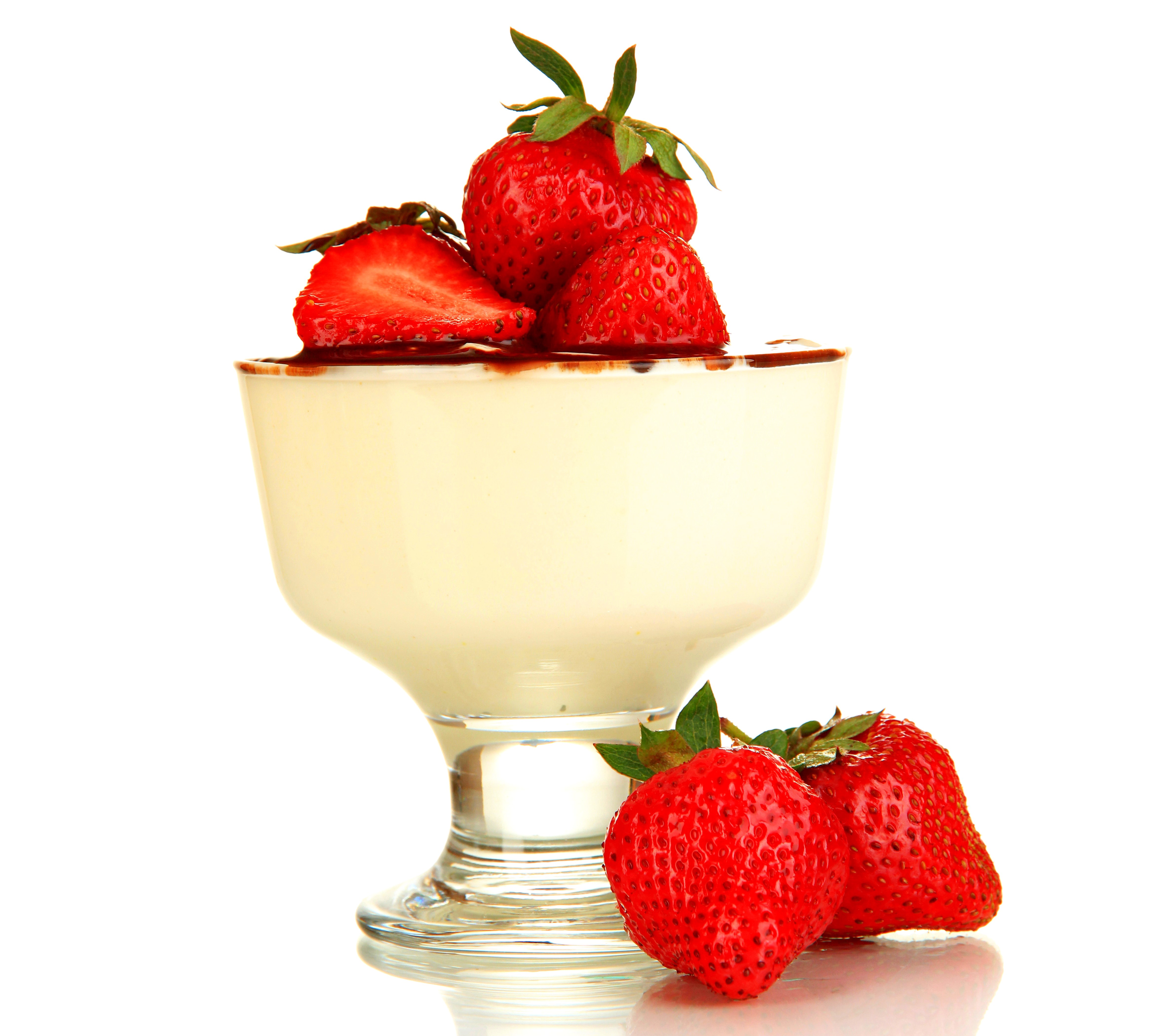 Dessert with strawberries and chocolate sauce HD Wallpaper