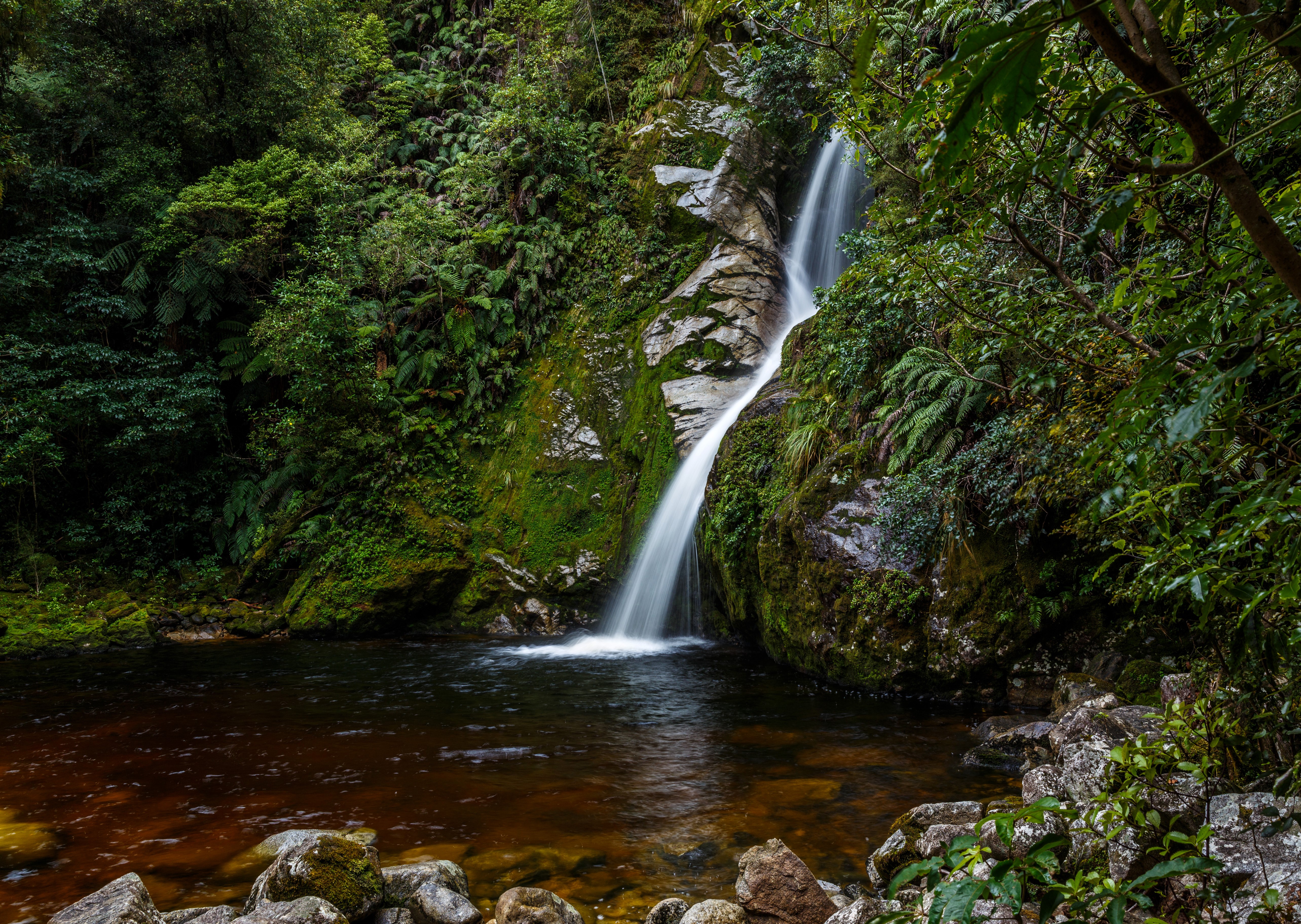 Waterfall in Hokitika, New Zealand HD Wallpaper