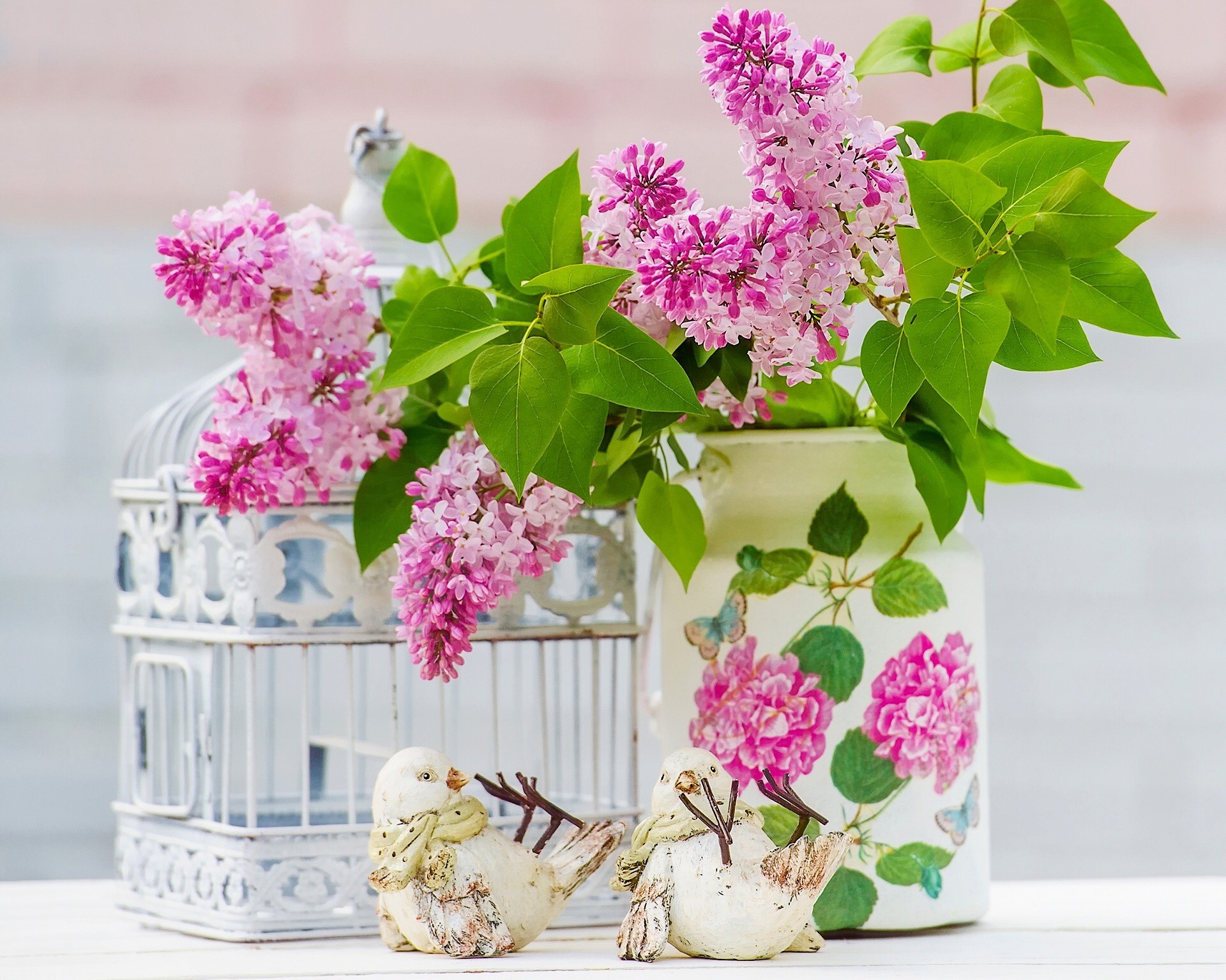 Lilac branches in a vase with decorative birds HD Wallpaper