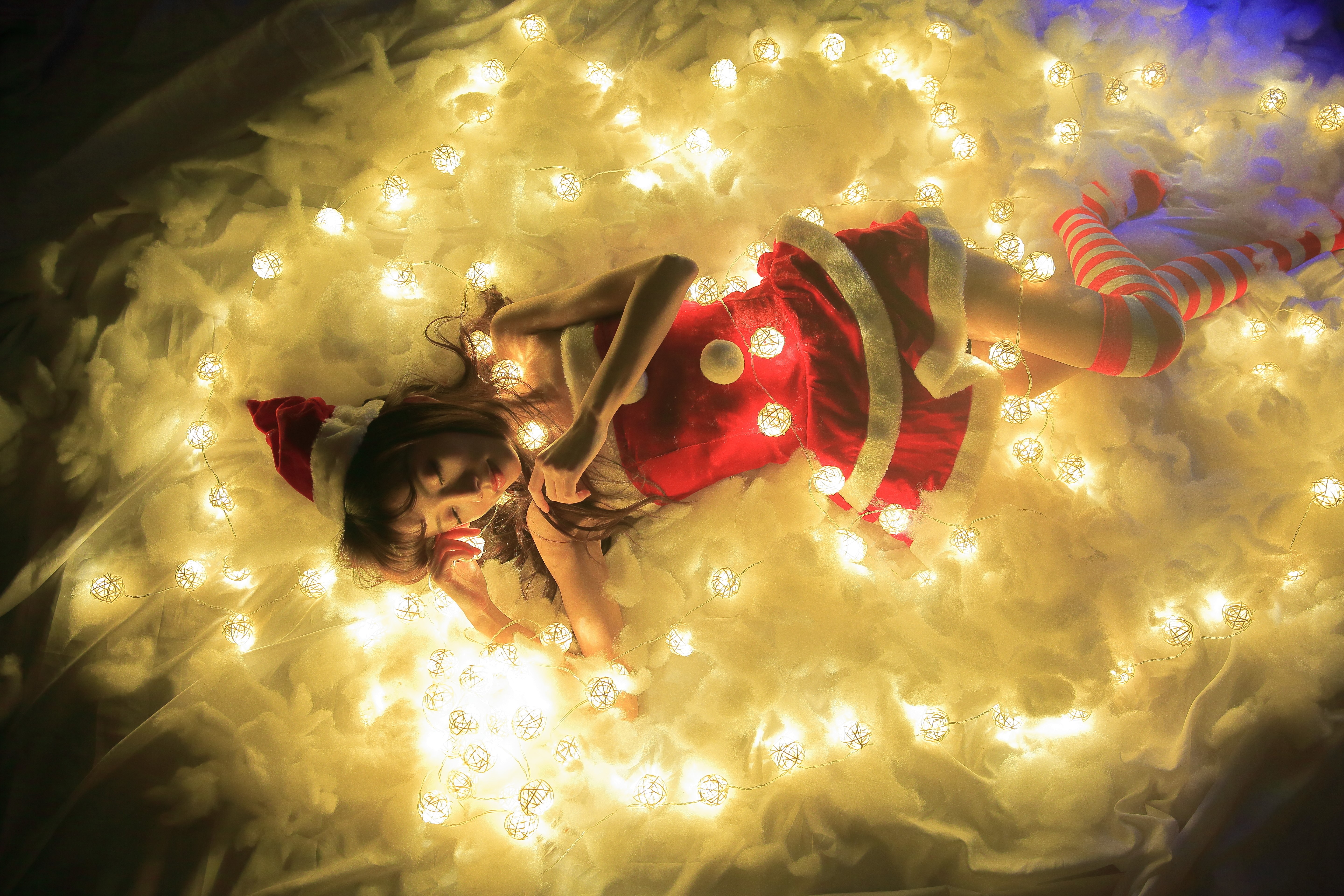 4K Christmas Girl with Fairy Lights HD Wallpaper