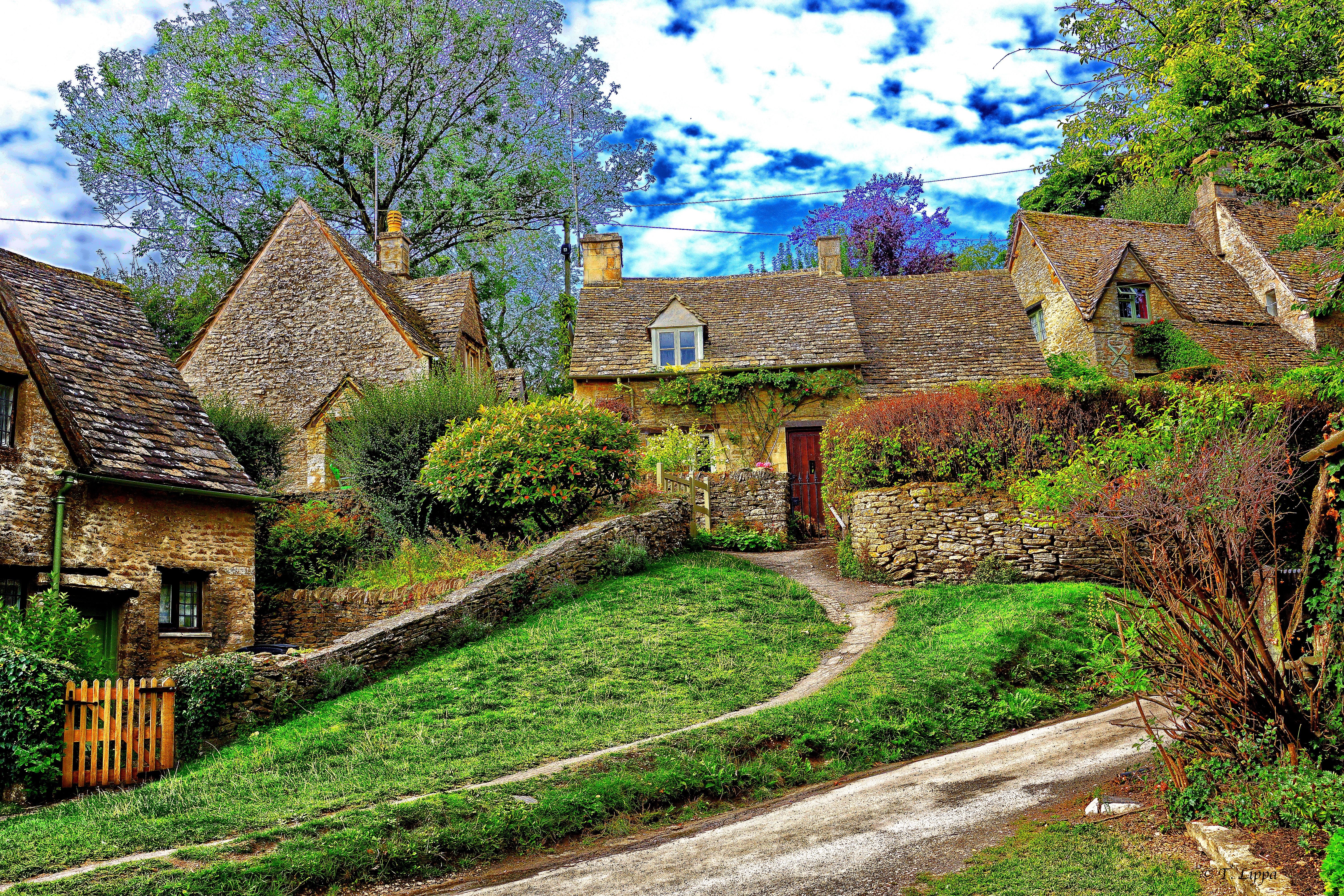 Stone Cottages in the Cotswold Hills, England HD Wallpaper