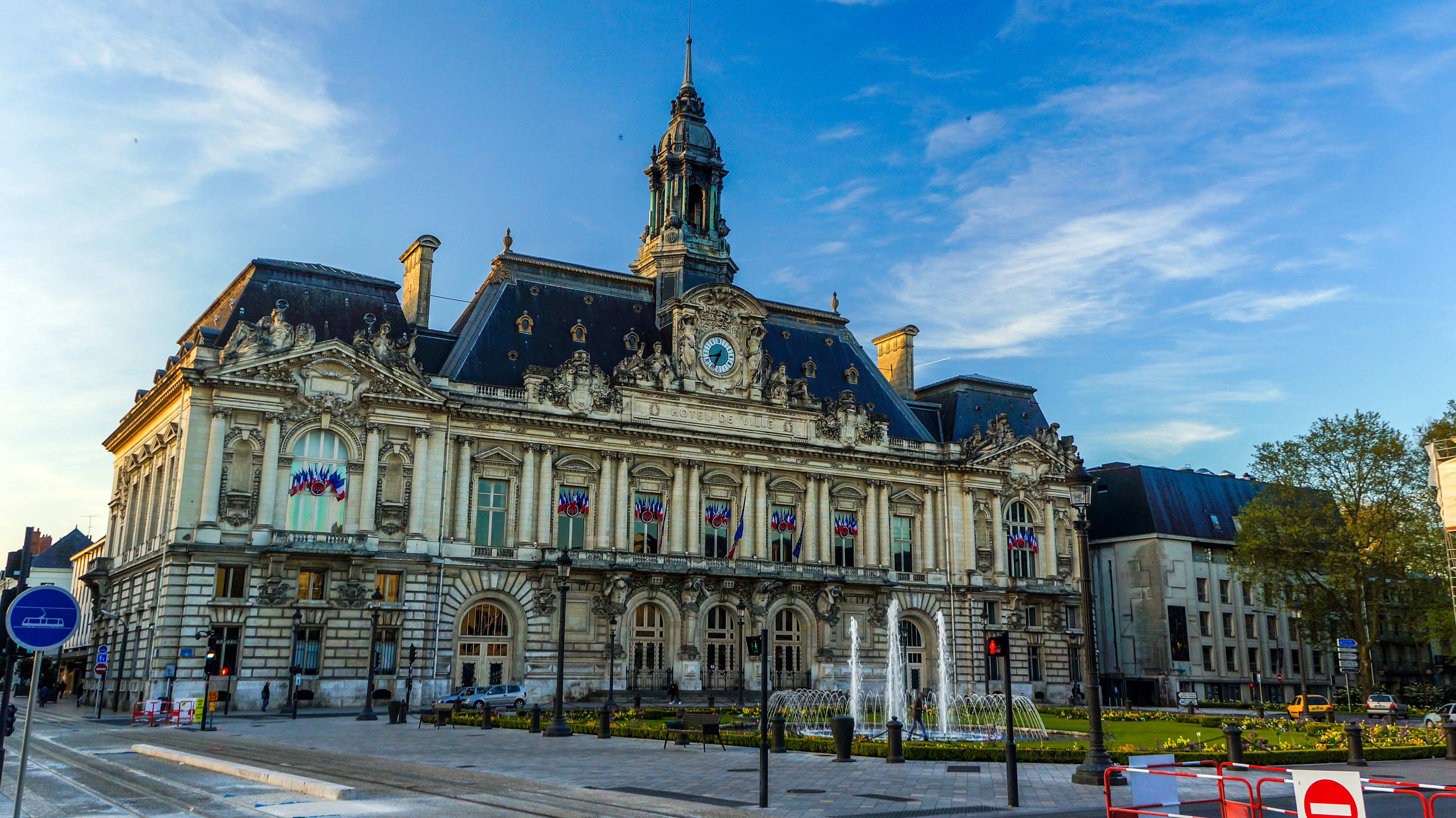 Hôtel de Ville, Tours, France HD Wallpaper