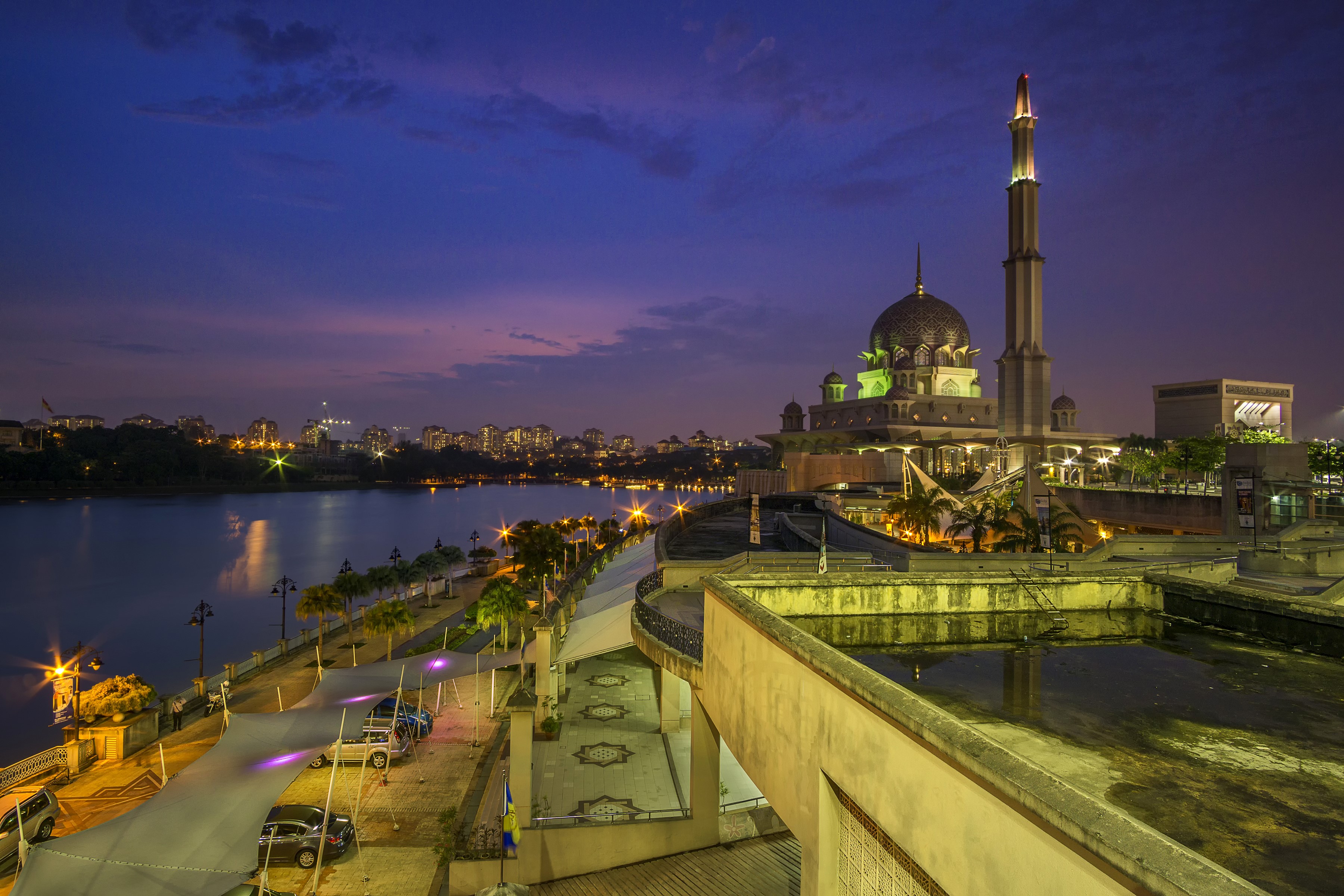 Putrajaya Mosque by the lake at night HD Wallpaper
