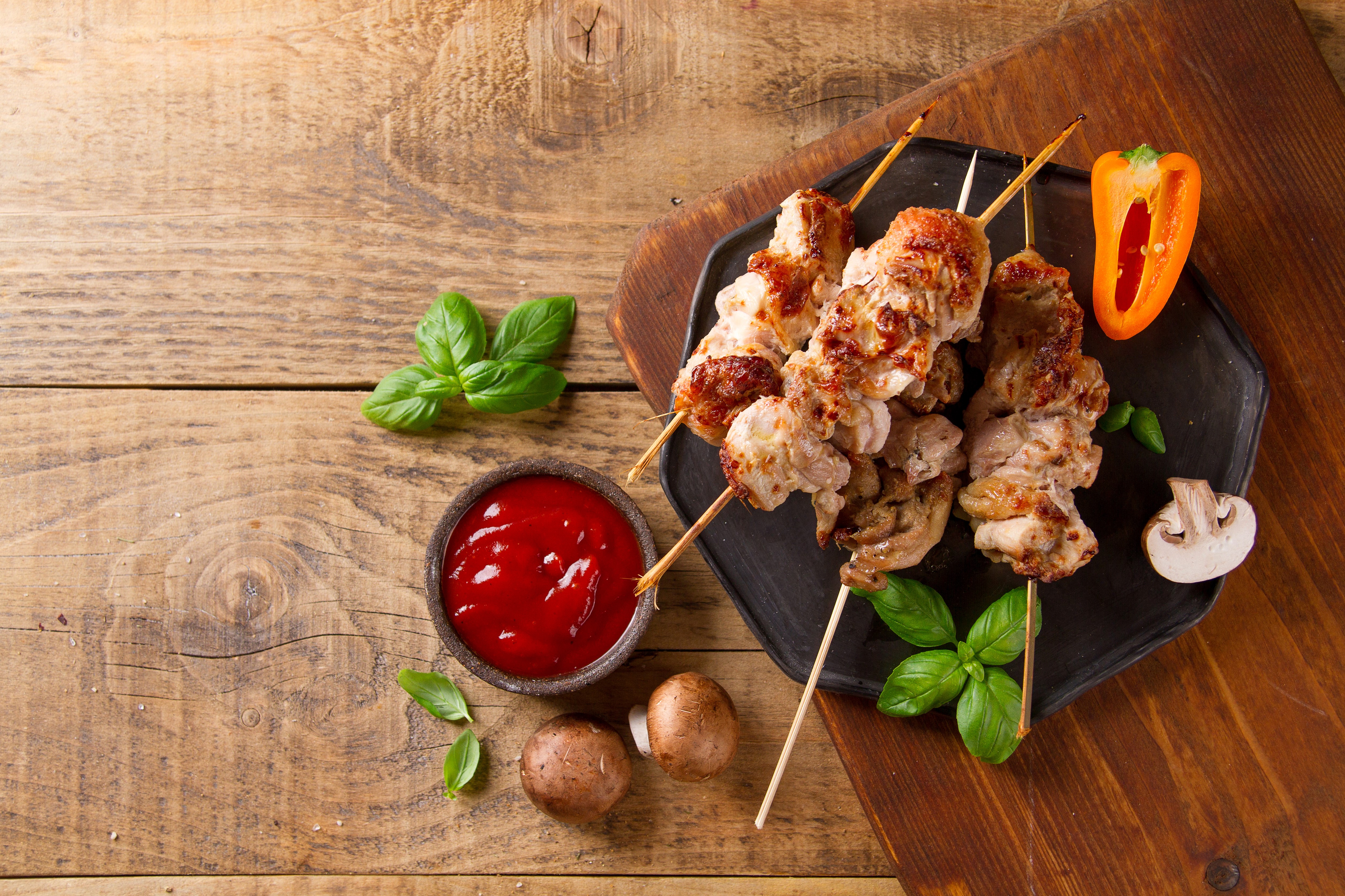 Chicken skewers with ketchup and vegetables HD Wallpaper