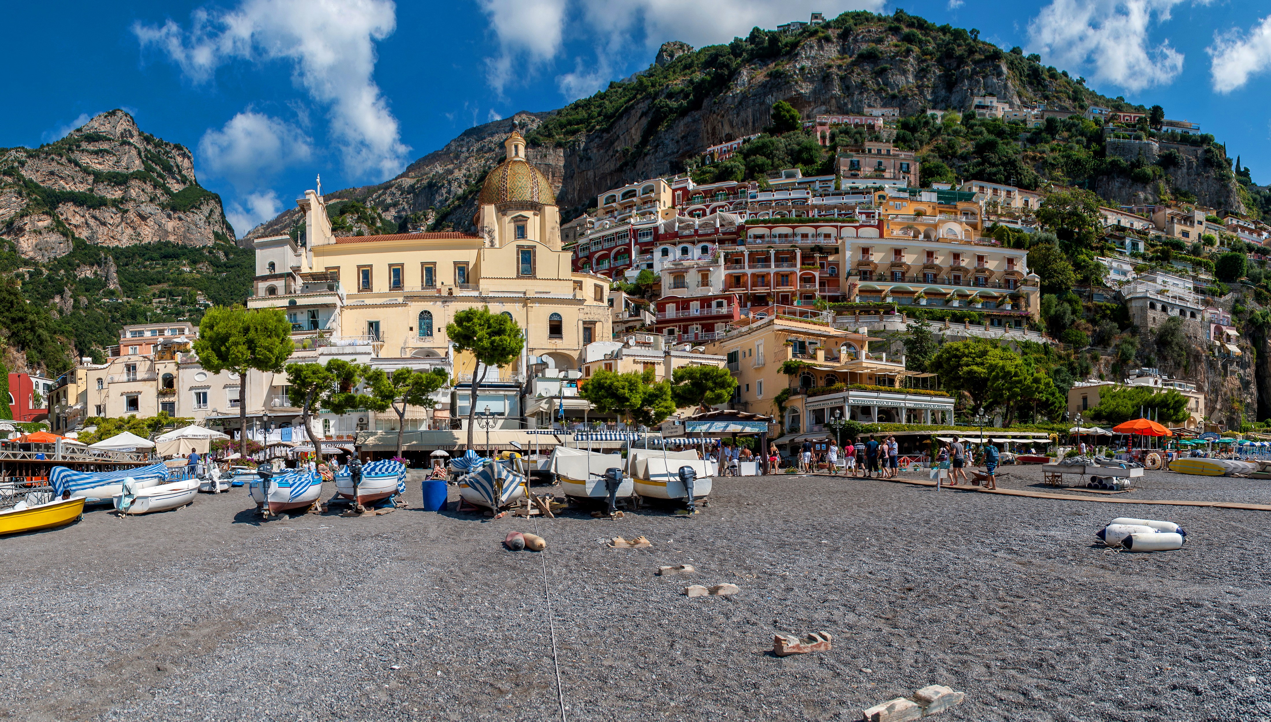 Positano, Italy: Houses on Mountainside with Boats on Beach HD Wallpaper