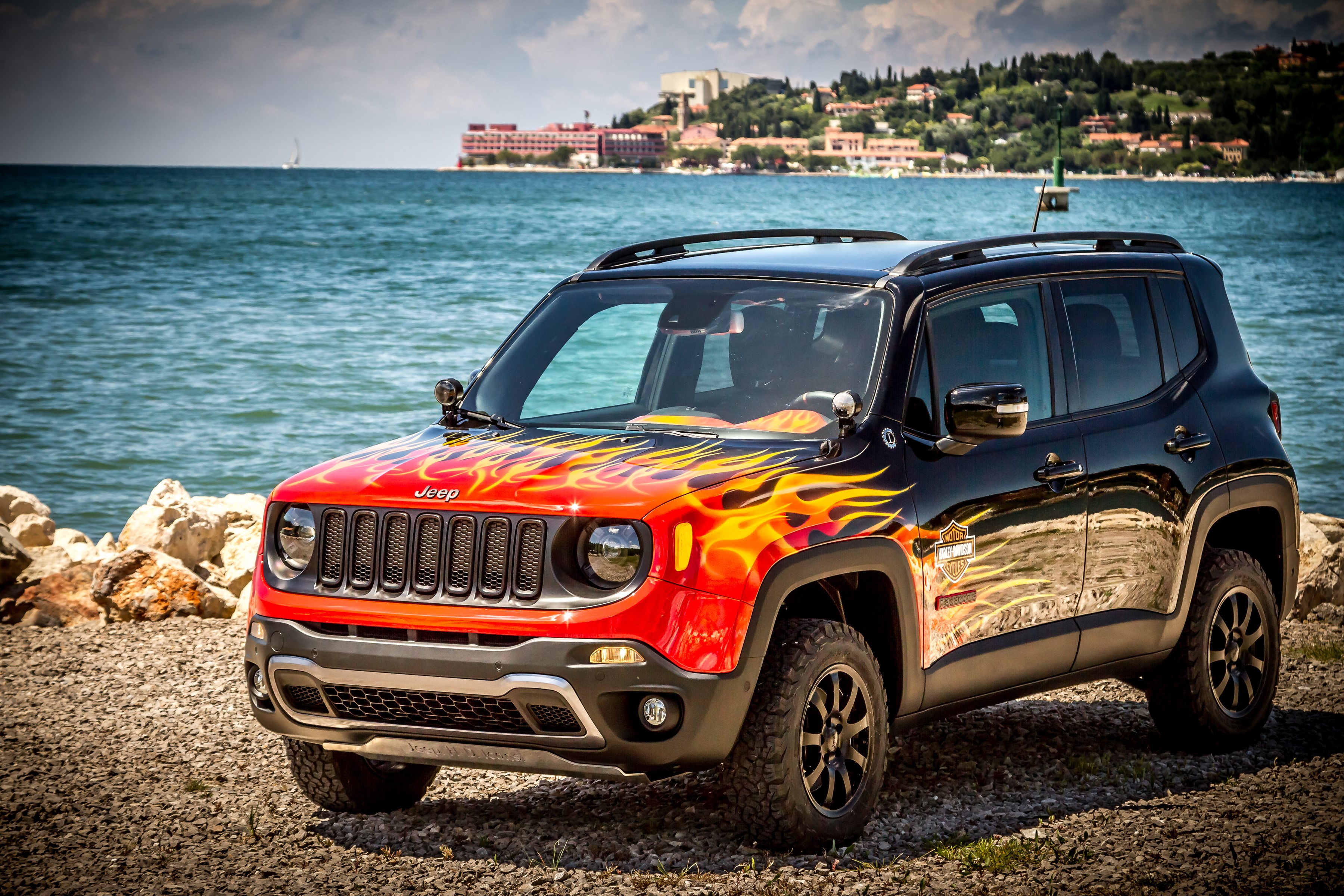 Jeep Renegade with flame graphics by the sea HD Wallpaper