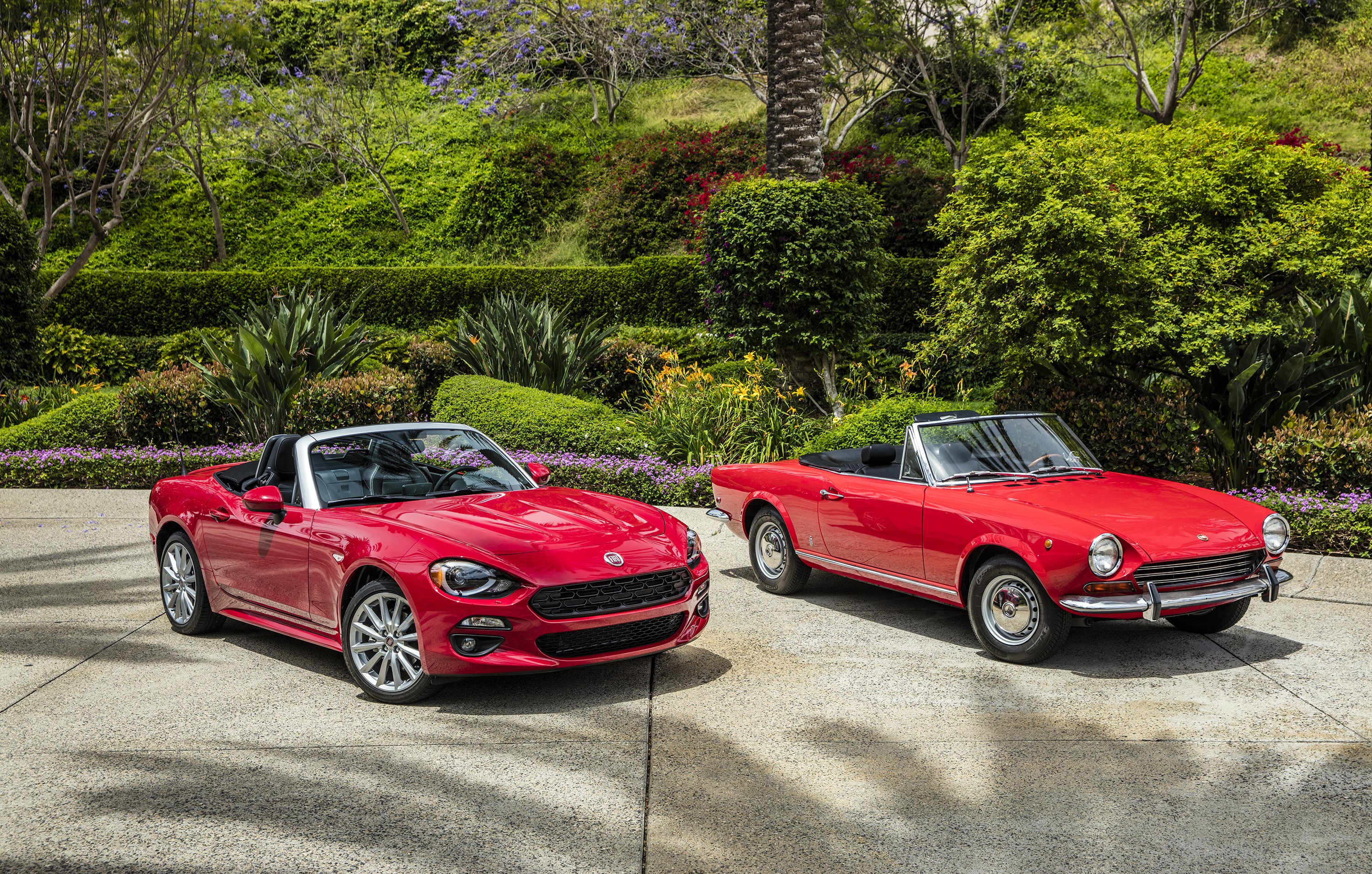 Two red Fiat 124 Spider convertibles HD Wallpaper