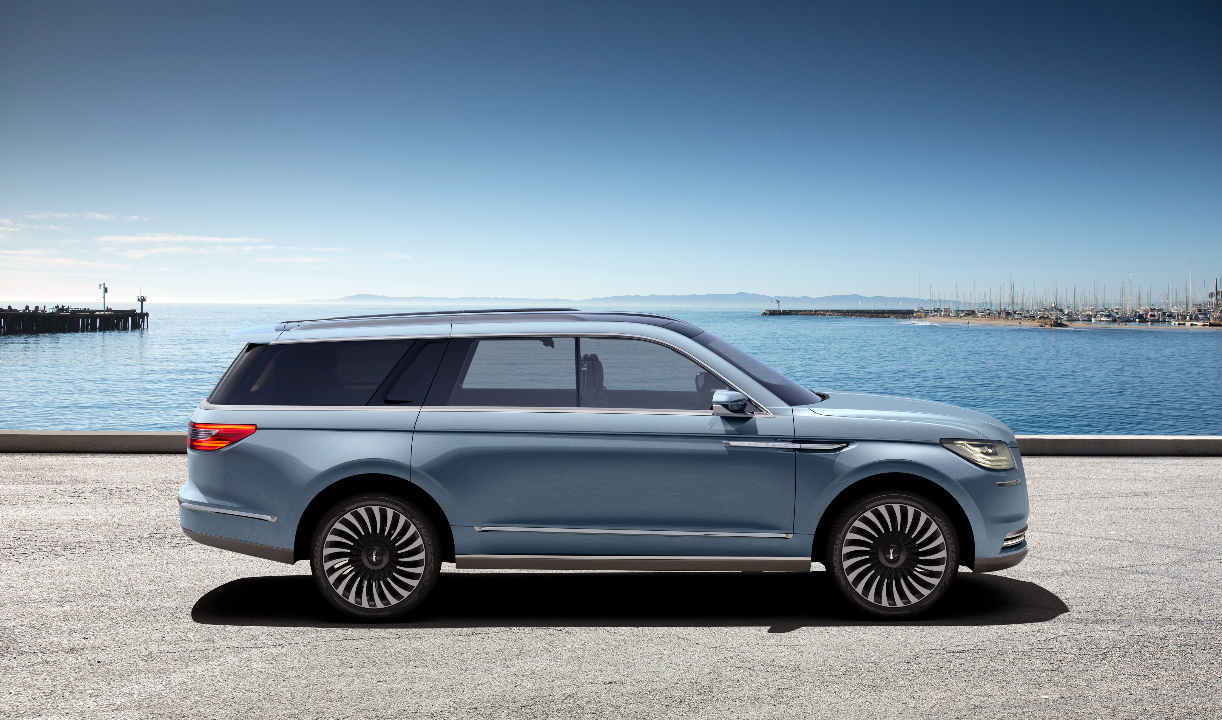 Lincoln Navigator Concept car by the sea HD Wallpaper