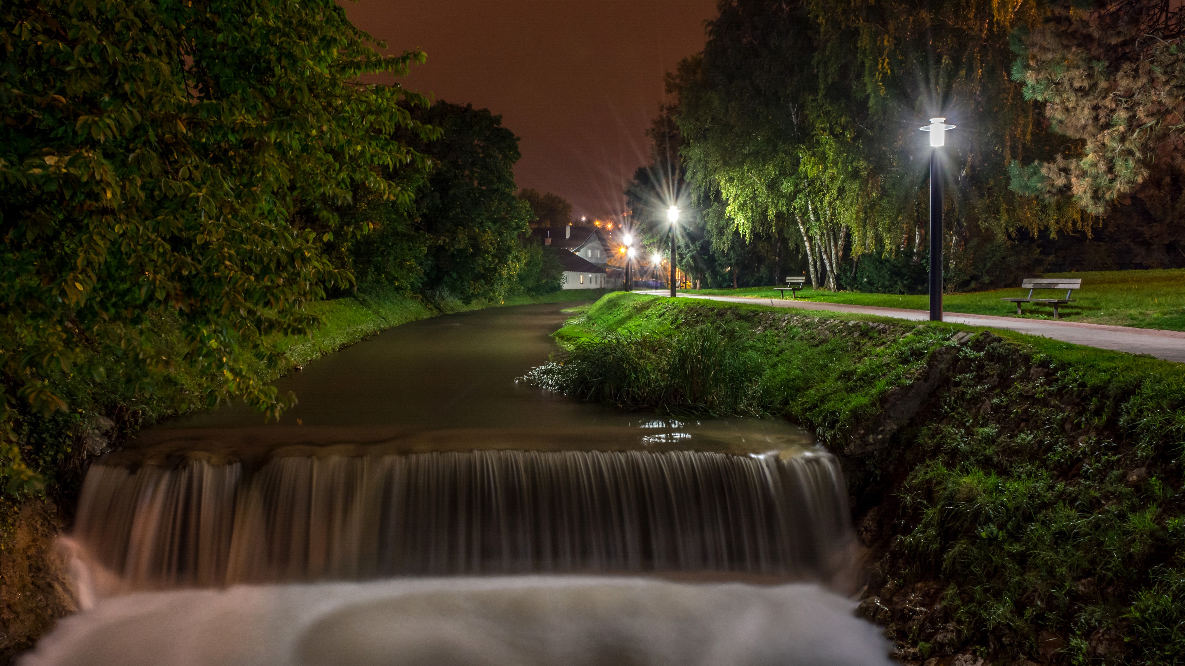 Night view of a waterfall and park with street lights in Samobor, Croatia HD Wallpaper