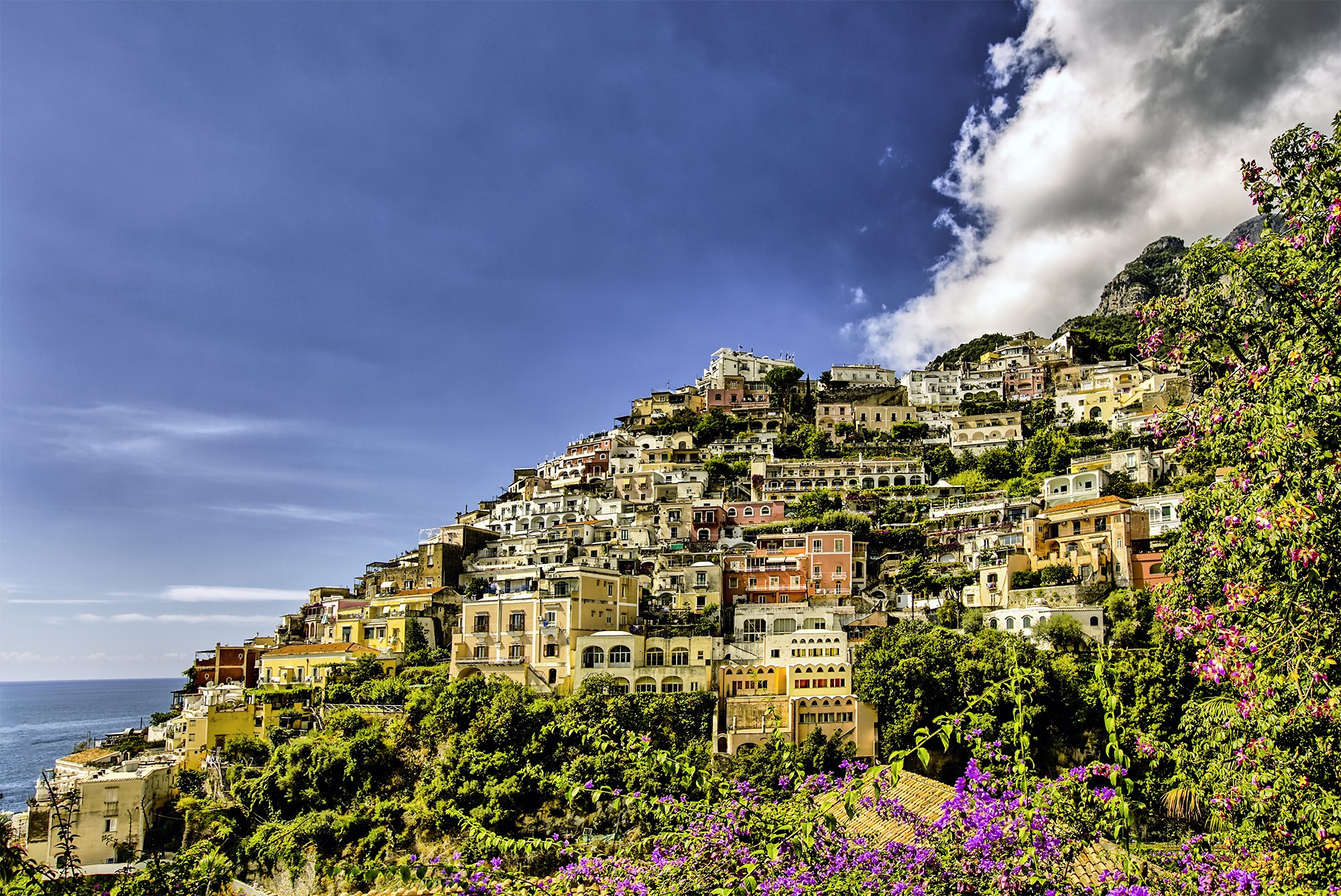 Positano, Italy houses on a steep hillside HD Wallpaper