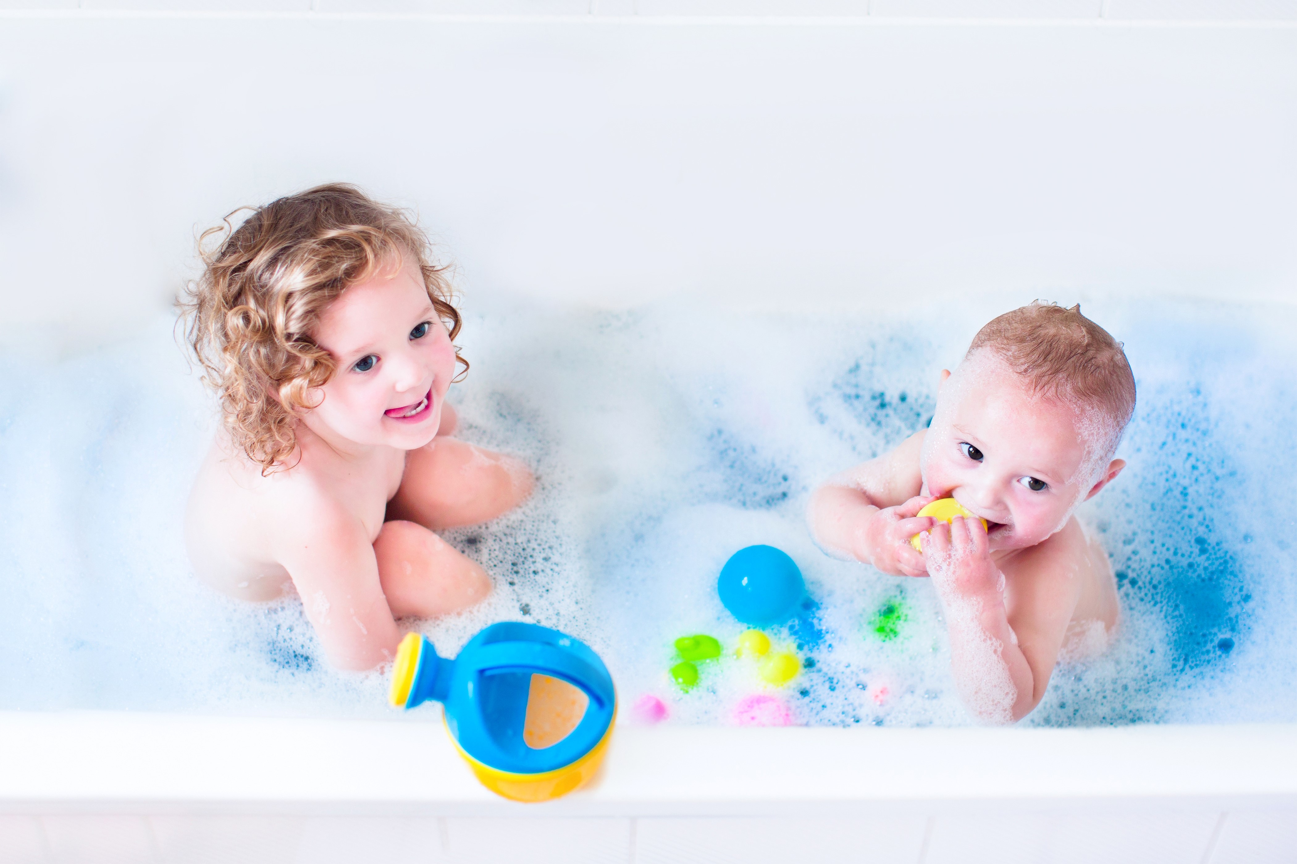 Two Babies Playing in a Bathtub with Toys HD Wallpaper