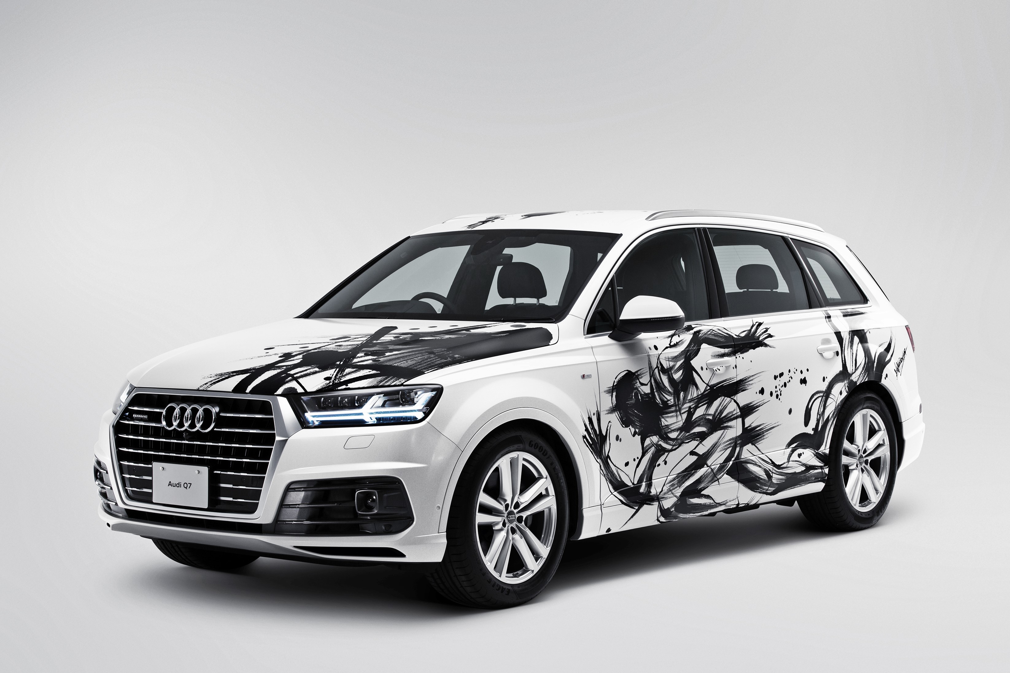 White Audi Q7 with black ink art HD Wallpaper