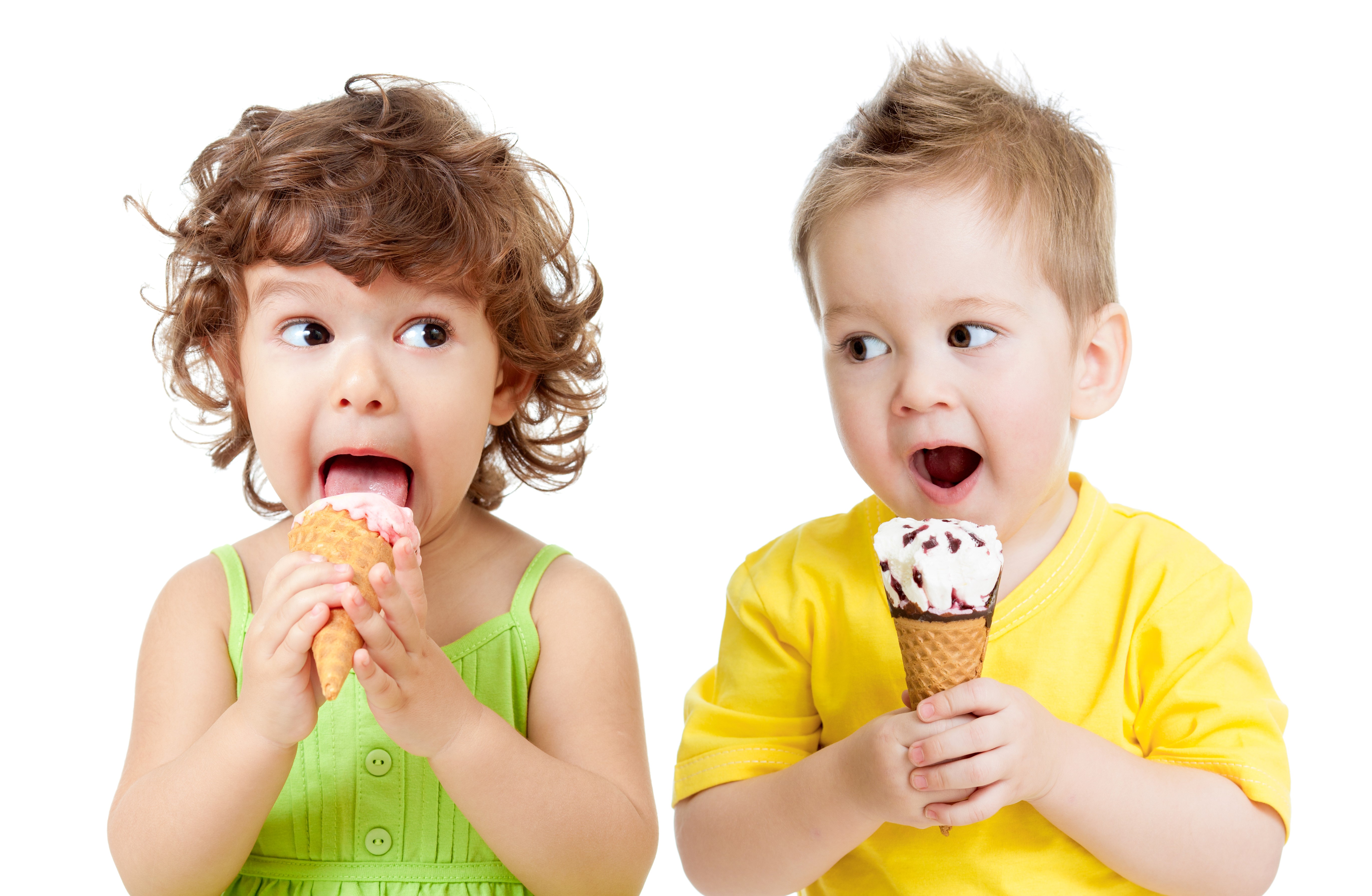 Two children eating ice cream cones HD Wallpaper