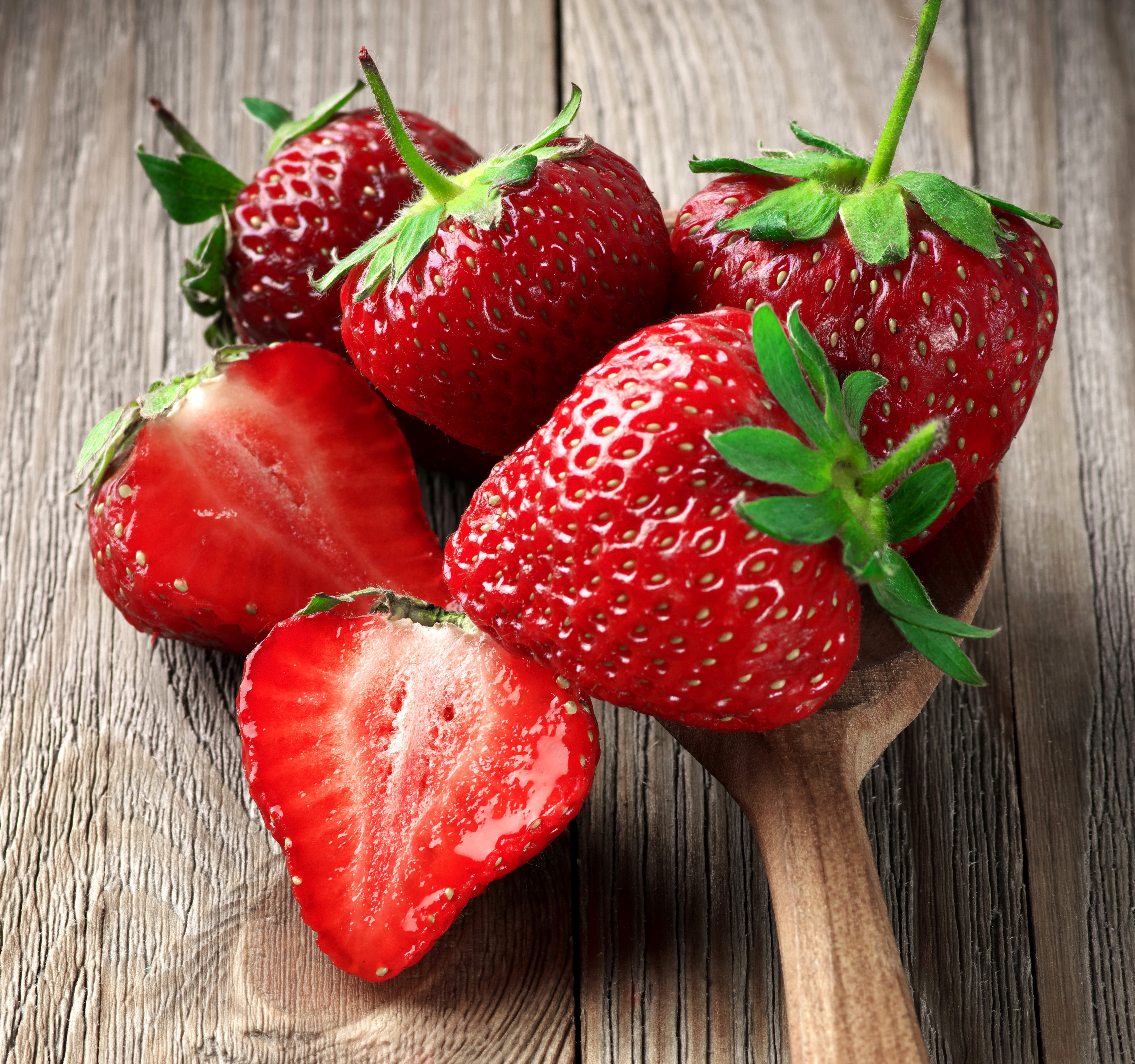 Strawberries on a wooden surface HD Wallpaper