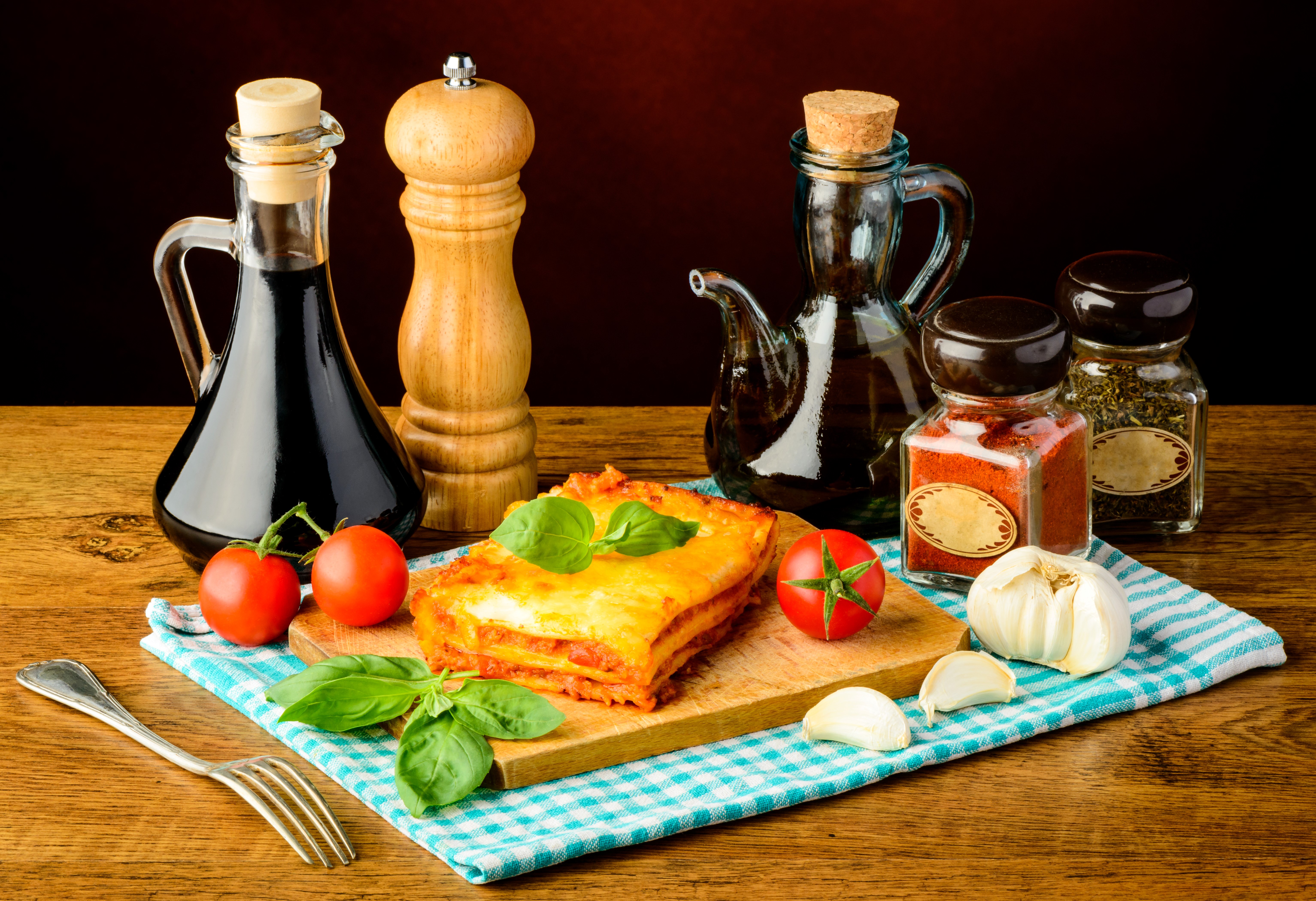 Lasagne with Tomatoes, Garlic, and Spices HD Wallpaper