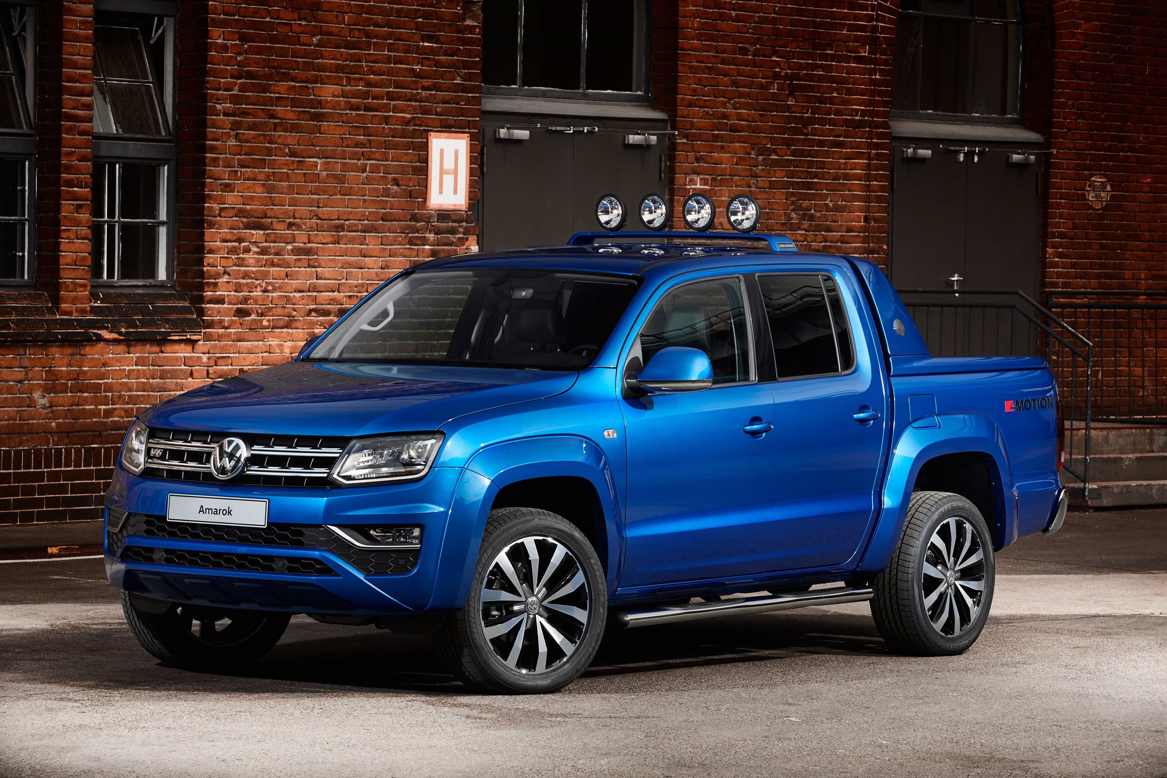 Blue Volkswagen Amarok 4K HD Wallpaper