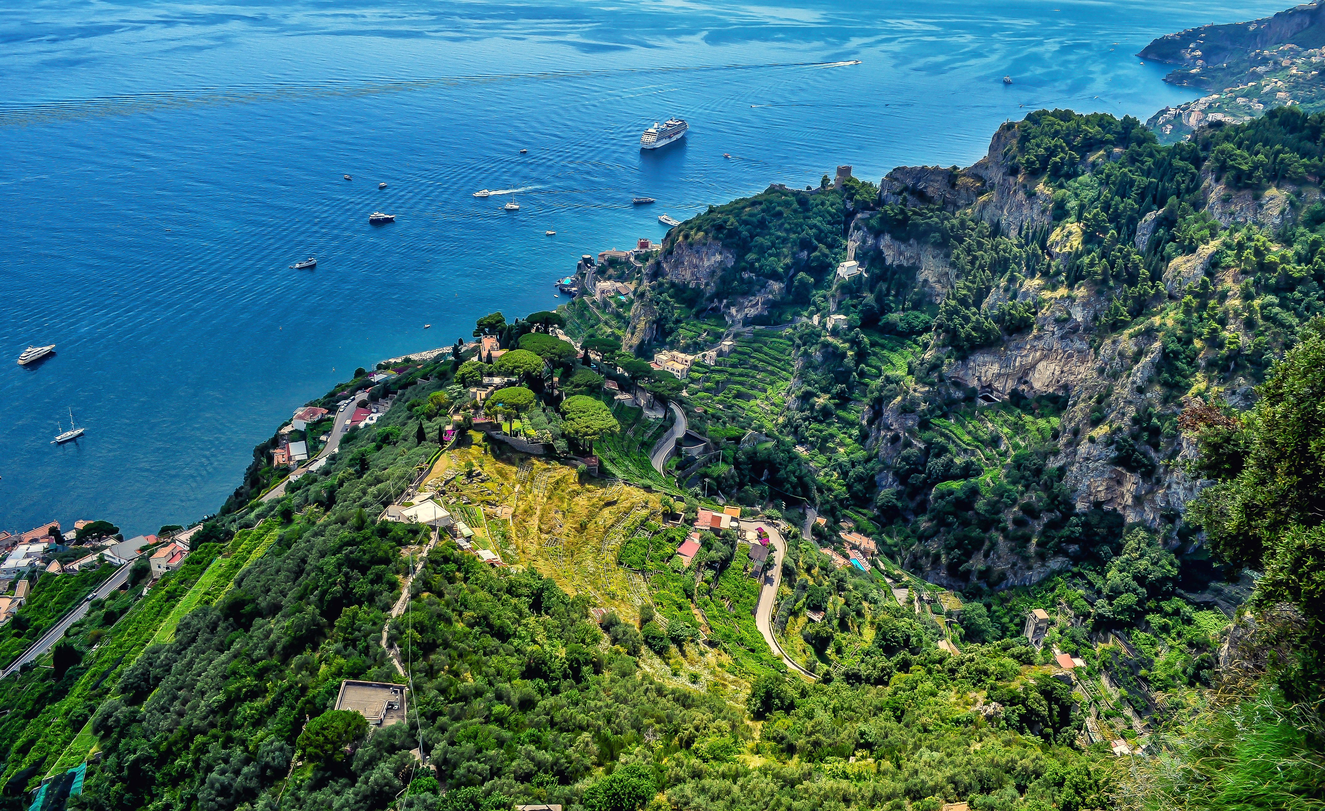 4K Villa Cimbrone, Amalfi, Italy from above HD Wallpaper