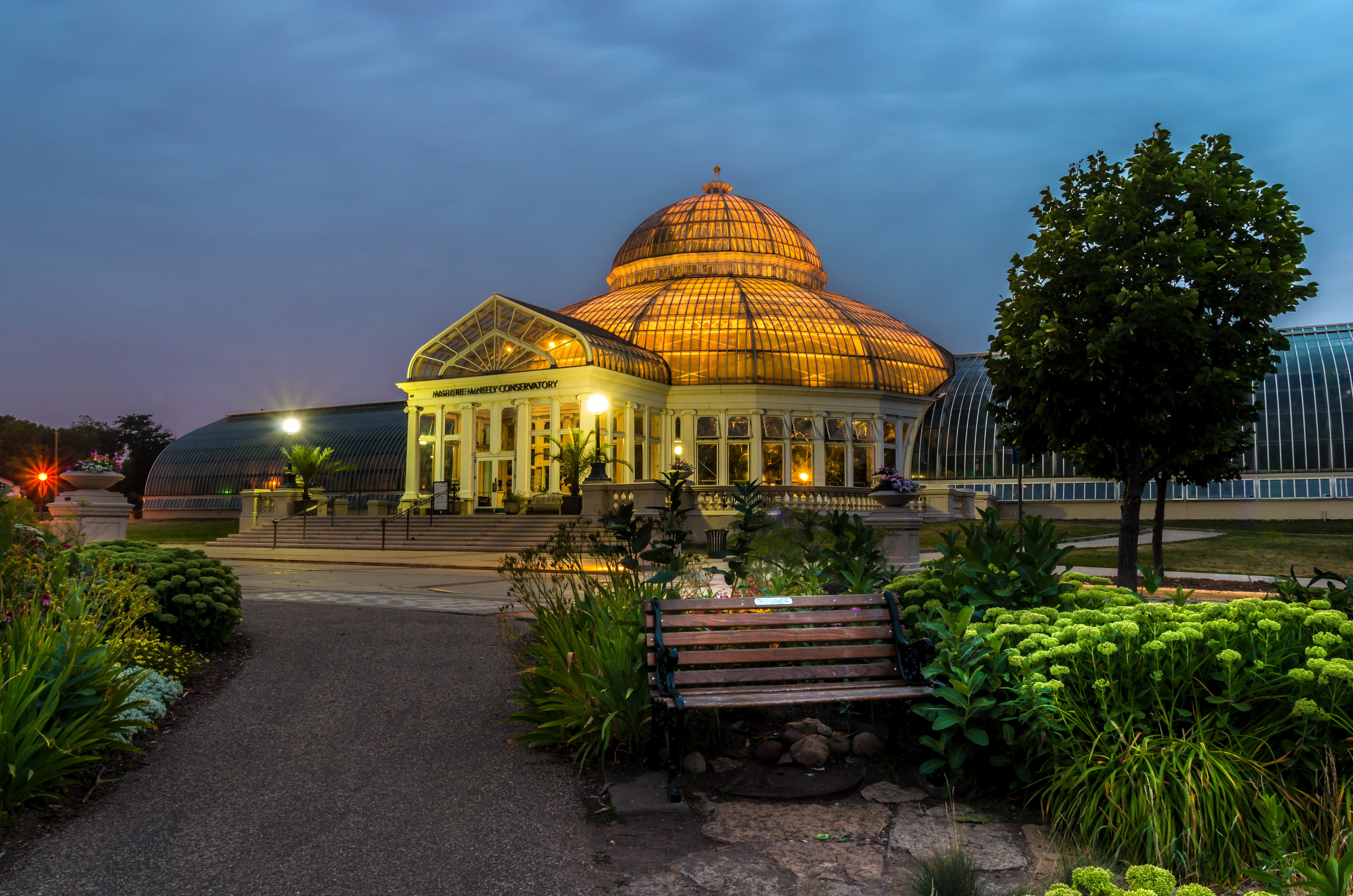 Minnesota Marjorie McNeely Conservatory at Night HD Wallpaper