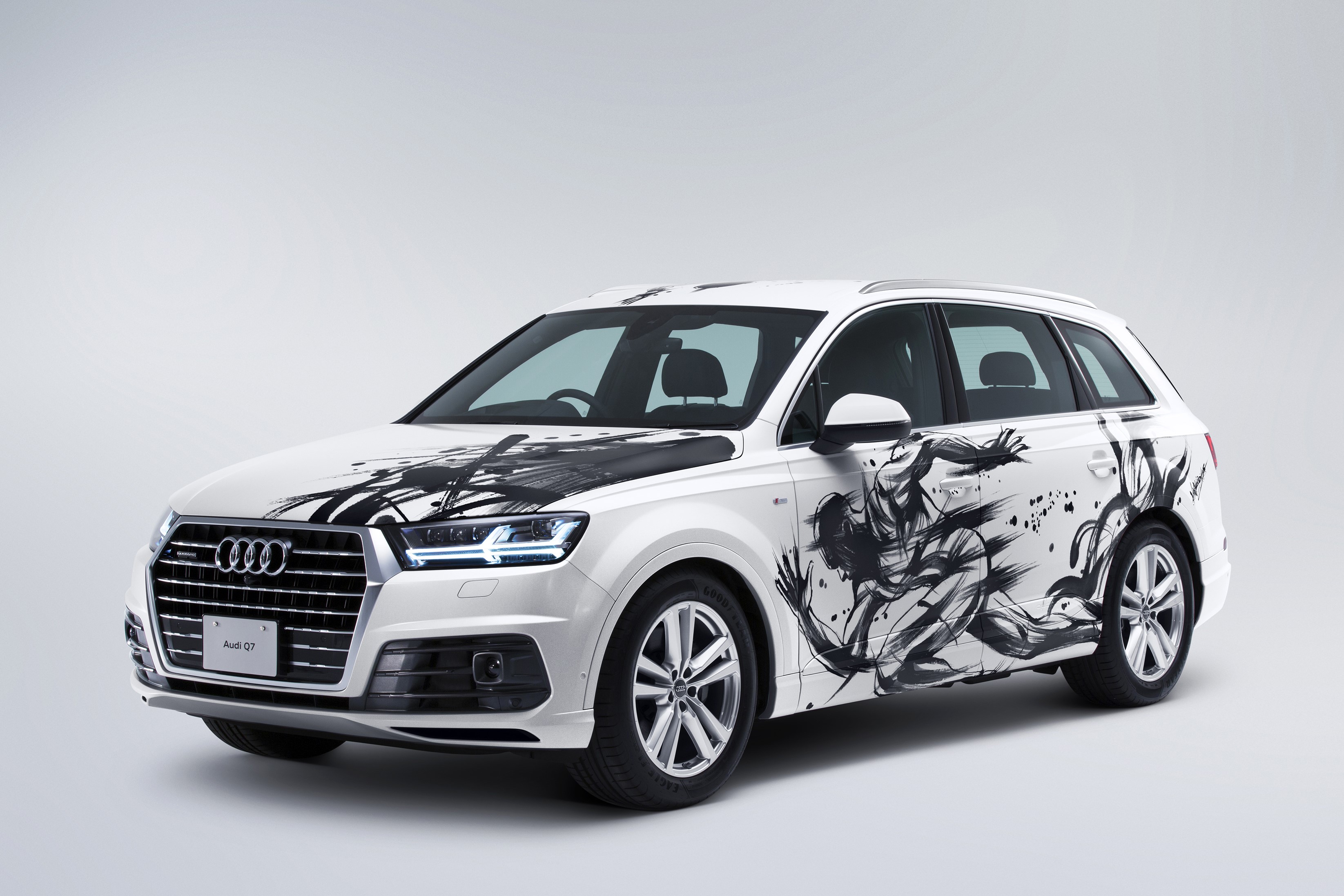 White Audi Q7 with black ink art HD Wallpaper