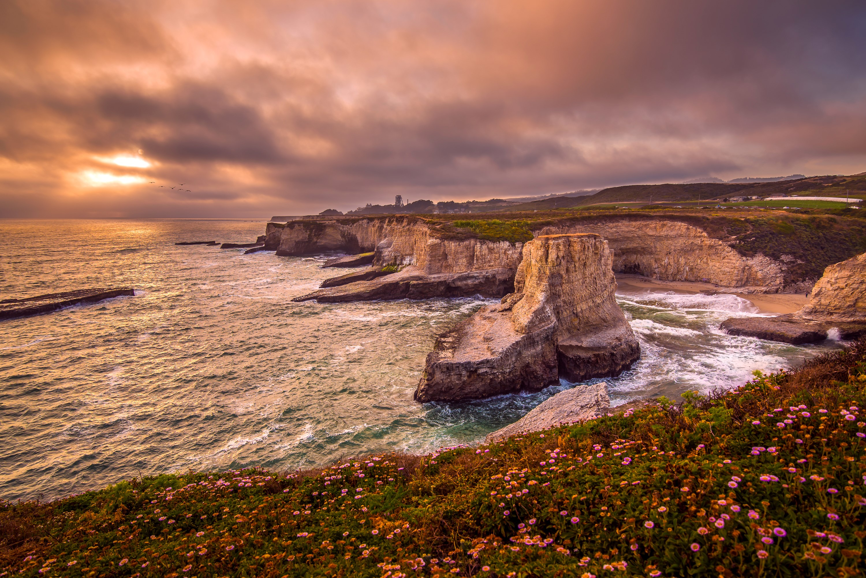 Coastal cliffs and ocean at sunset in Santa Cruz, California HD Wallpaper