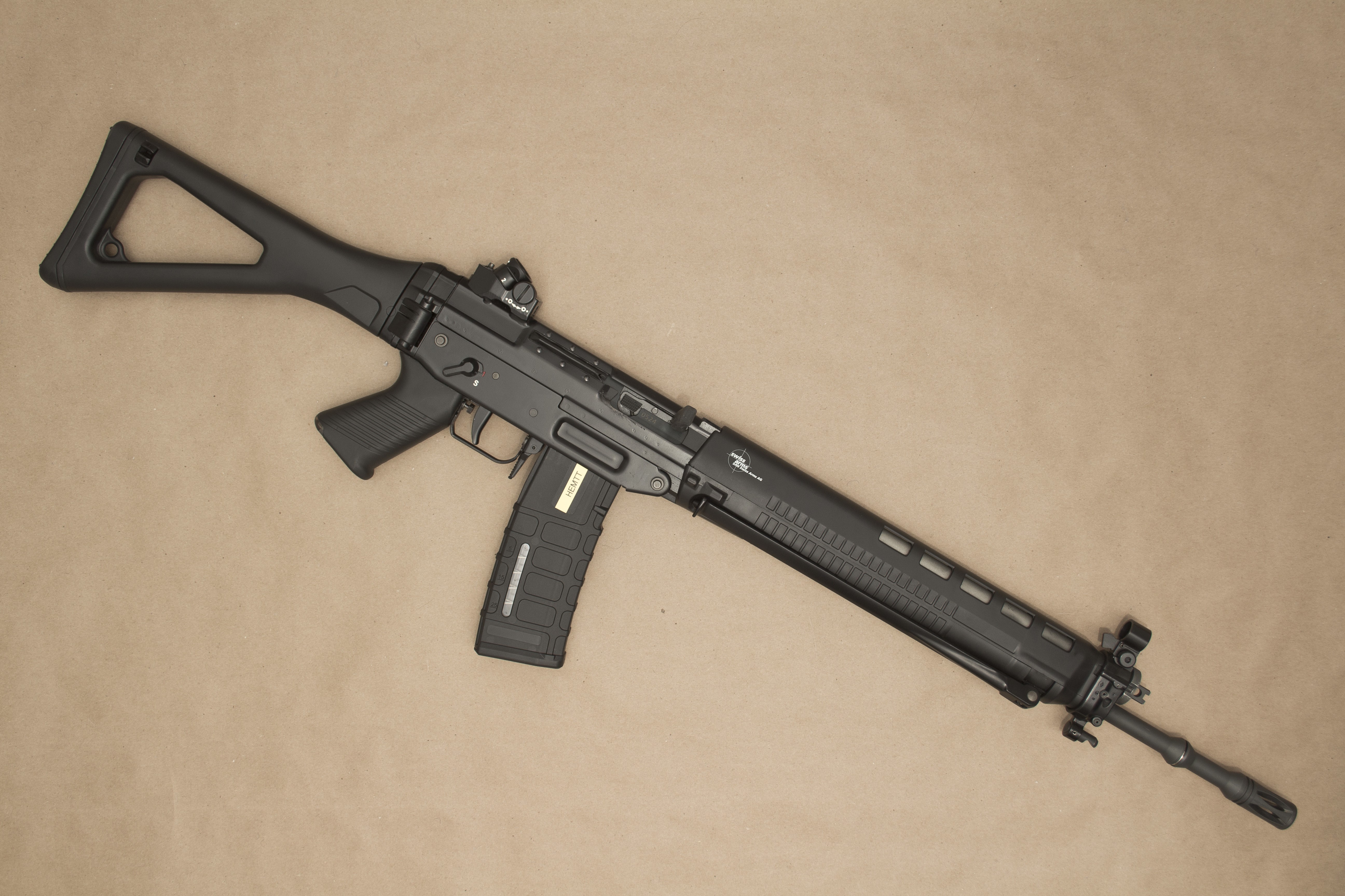 SIG SG 550 Assault Rifle HD Wallpaper