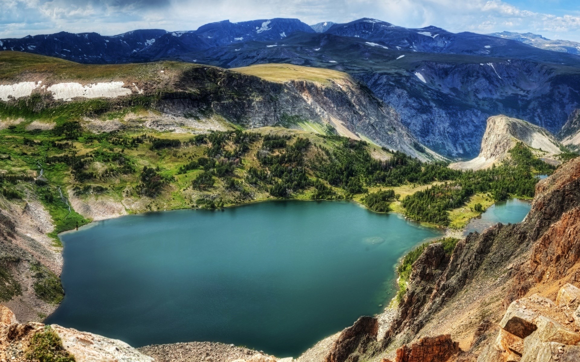 Mountain lake with surrounding peaks and trees HD Wallpaper
