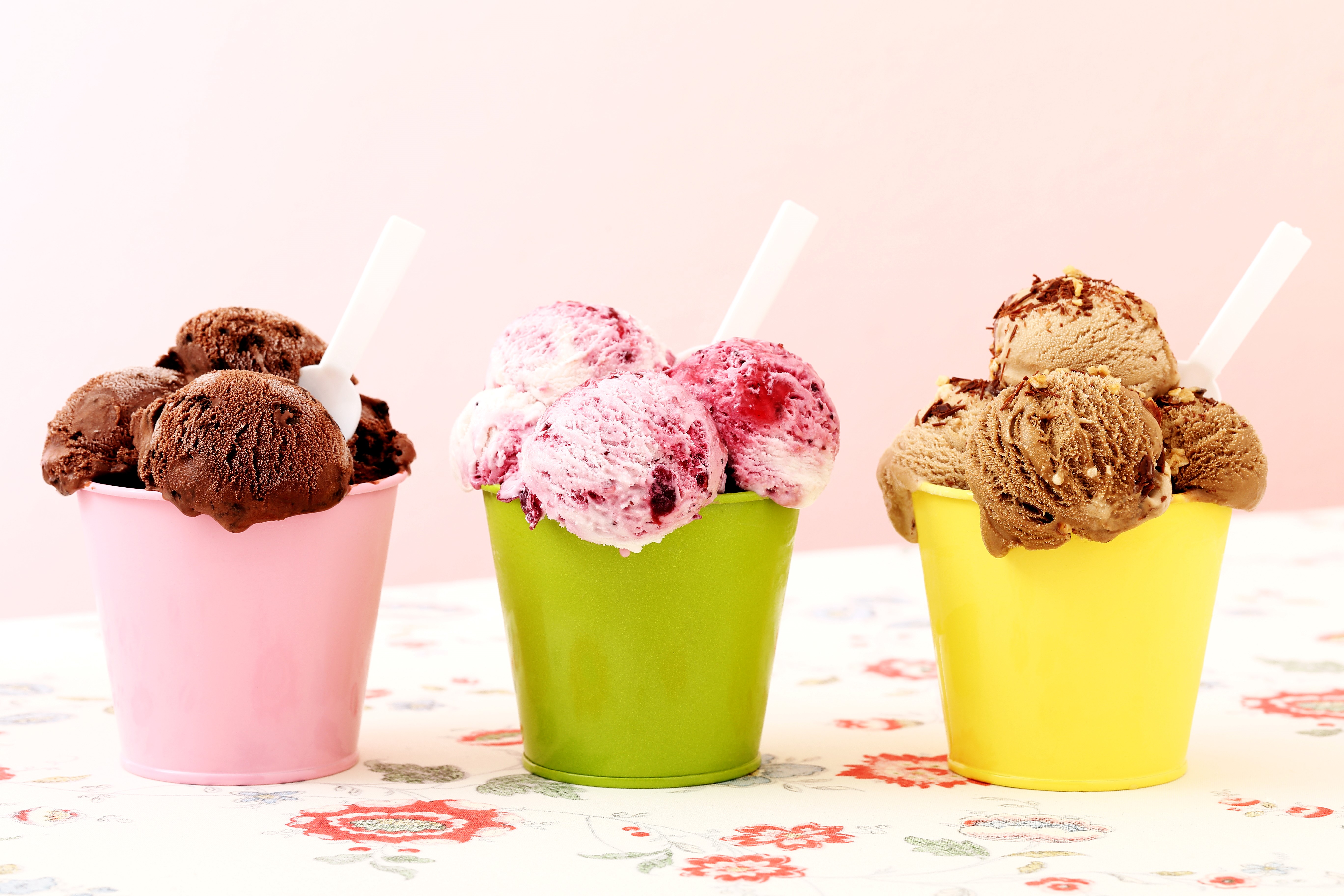Three cups of ice cream HD Wallpaper