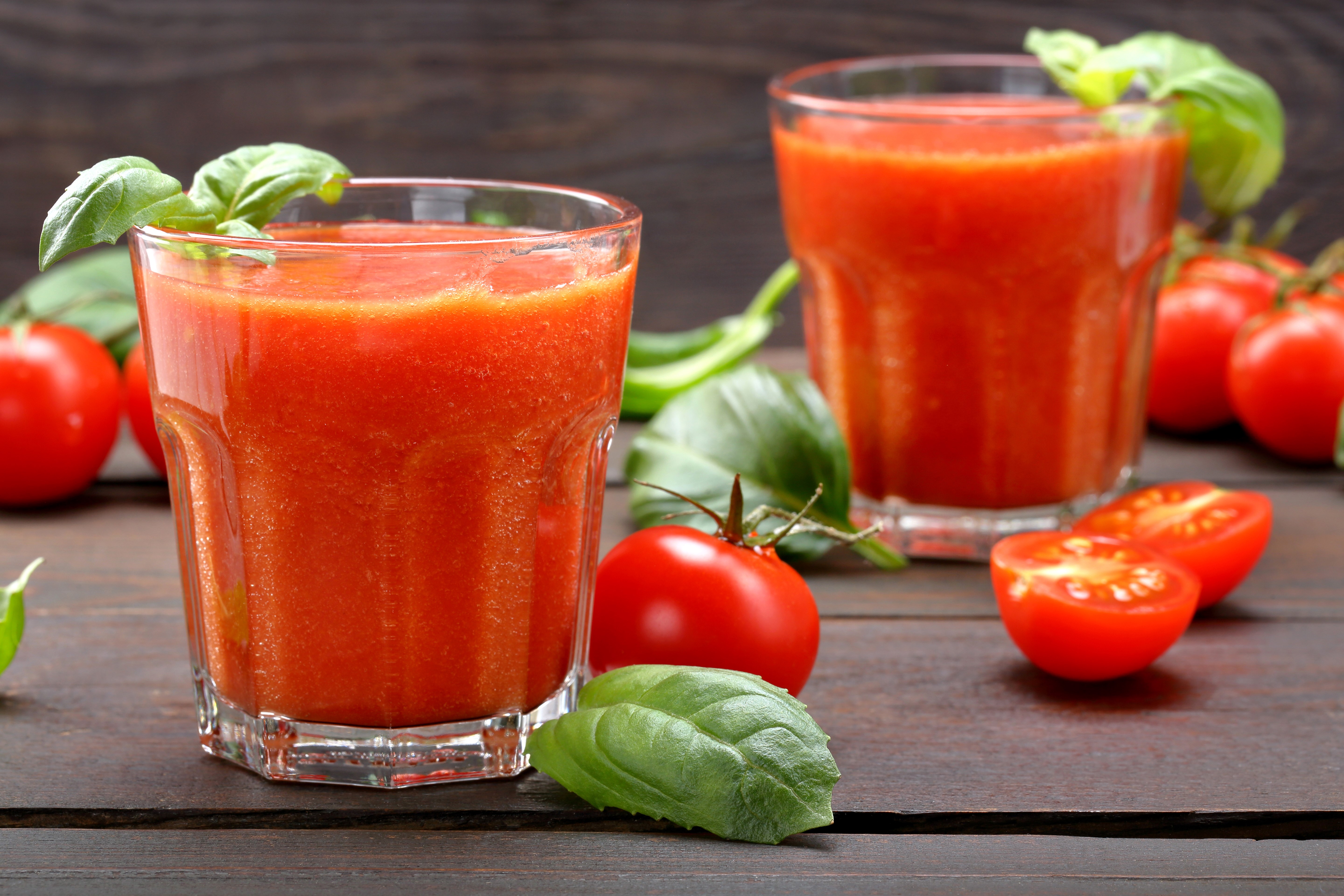 Two glasses of tomato juice with tomatoes and basil HD Wallpaper