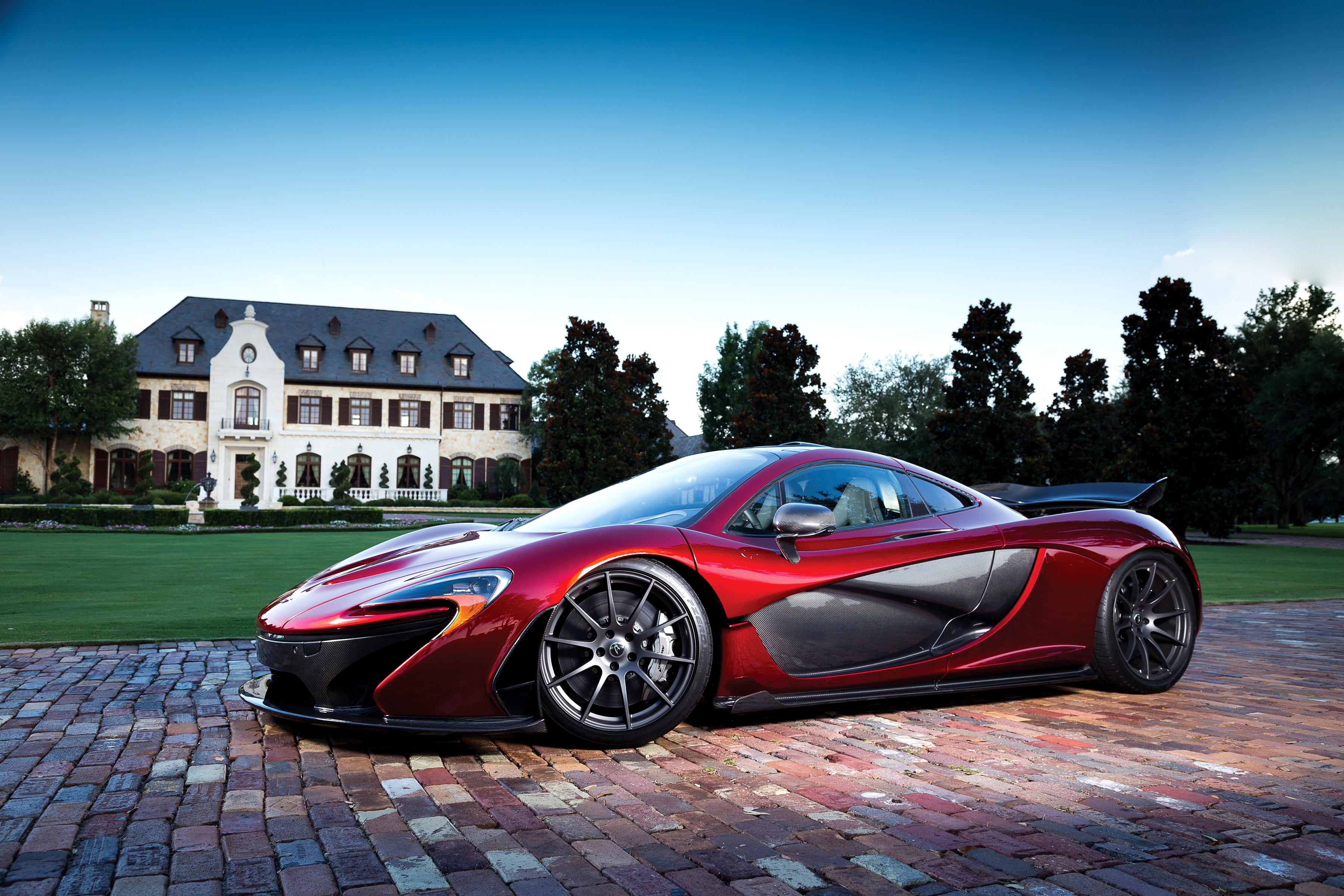 Red McLaren P1 parked in front of a mansion HD Wallpaper