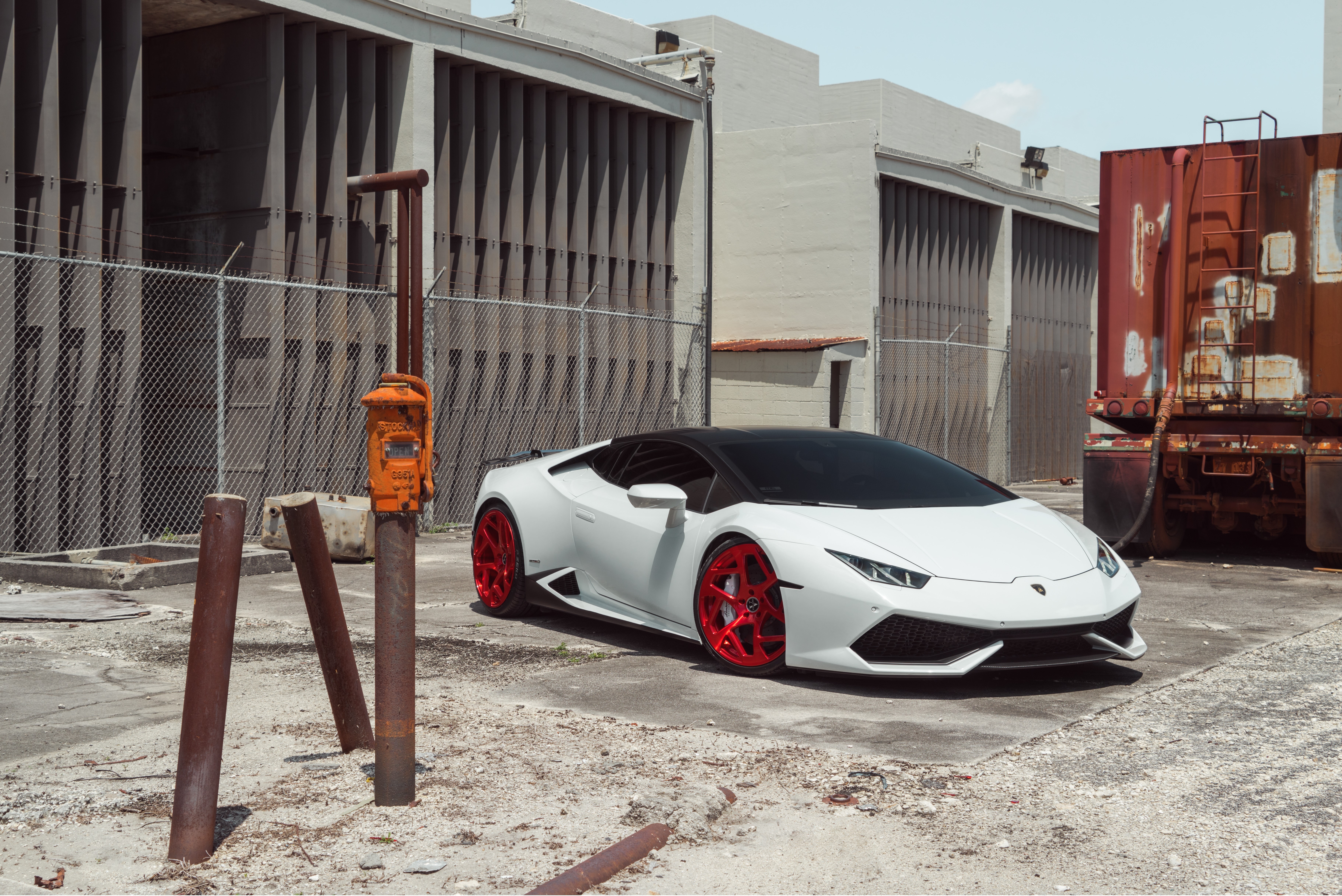 White Lamborghini Huracan LP610-4 with red wheels HD Wallpaper