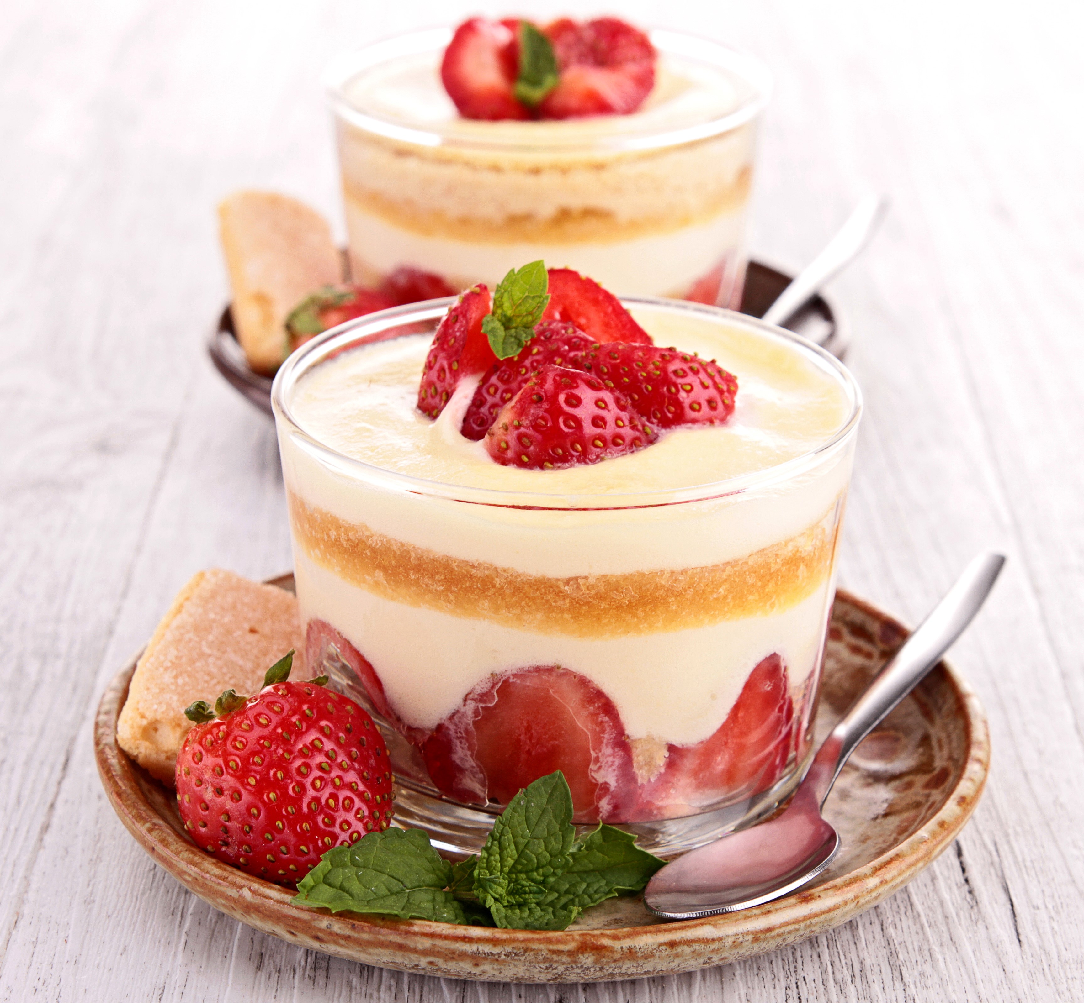 Strawberry Tiramisu Dessert in Glasses HD Wallpaper
