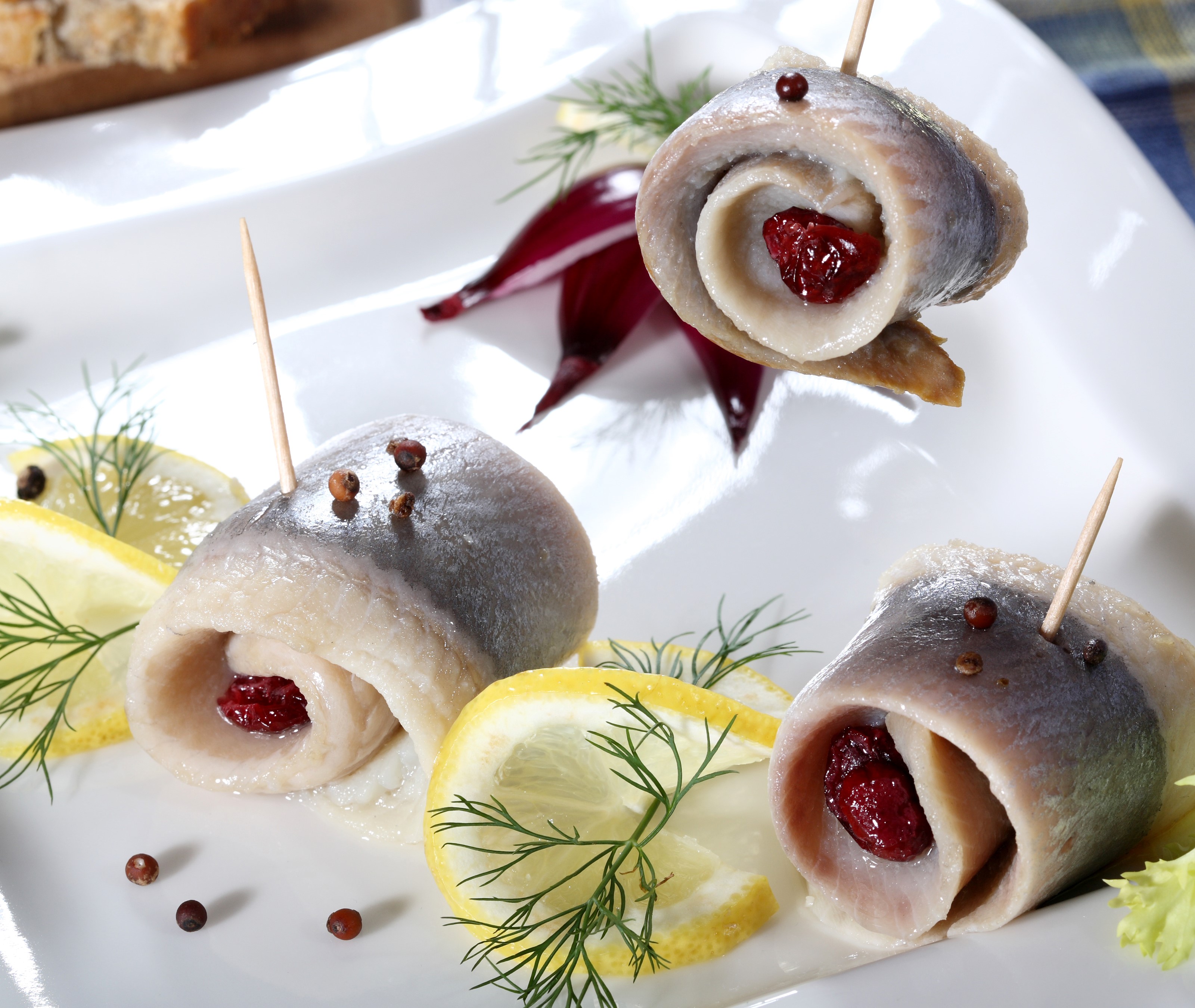 Rolled herring with cranberries, lemon, and dill HD Wallpaper