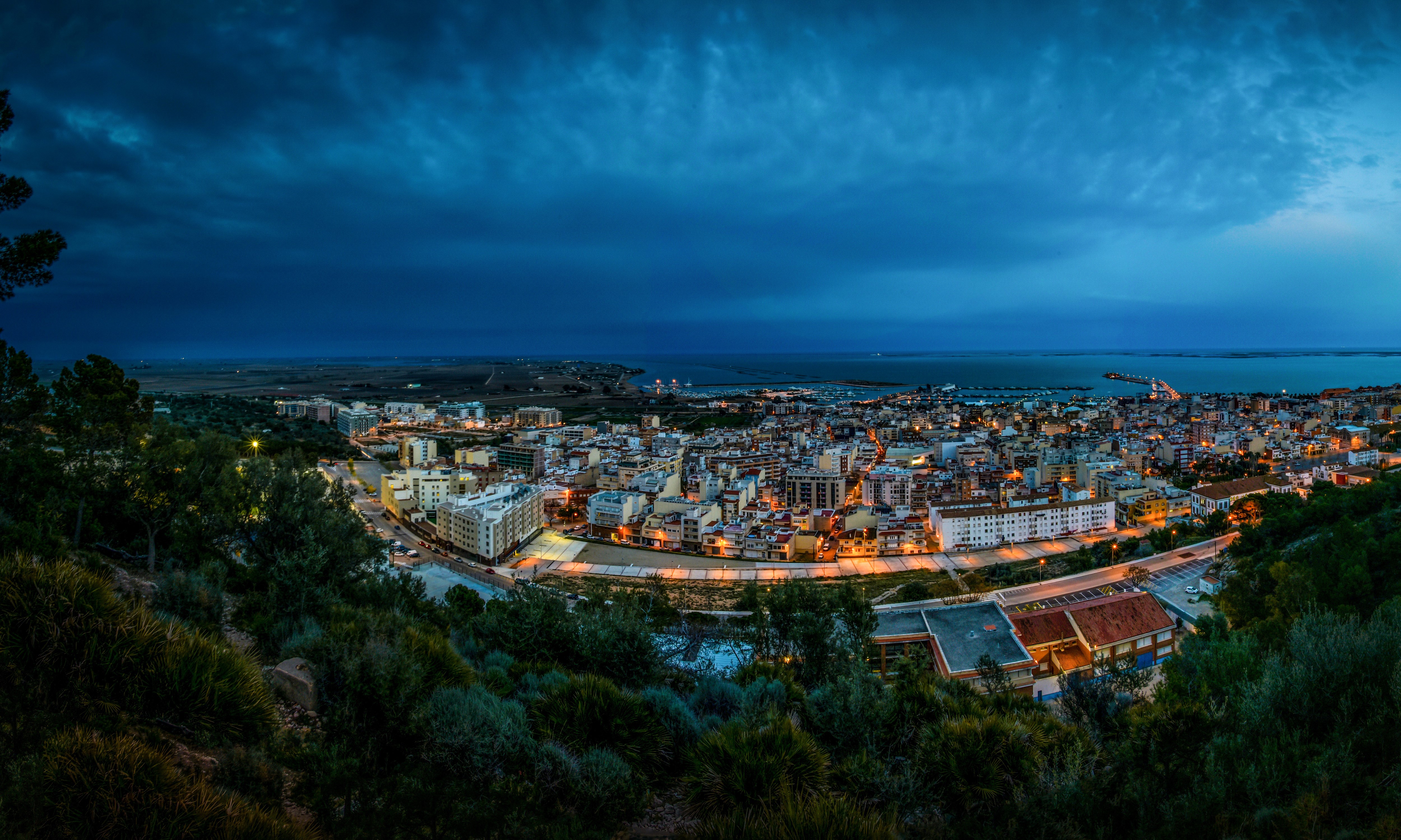 Panoramic view of a Spanish coastal city at dusk HD Wallpaper