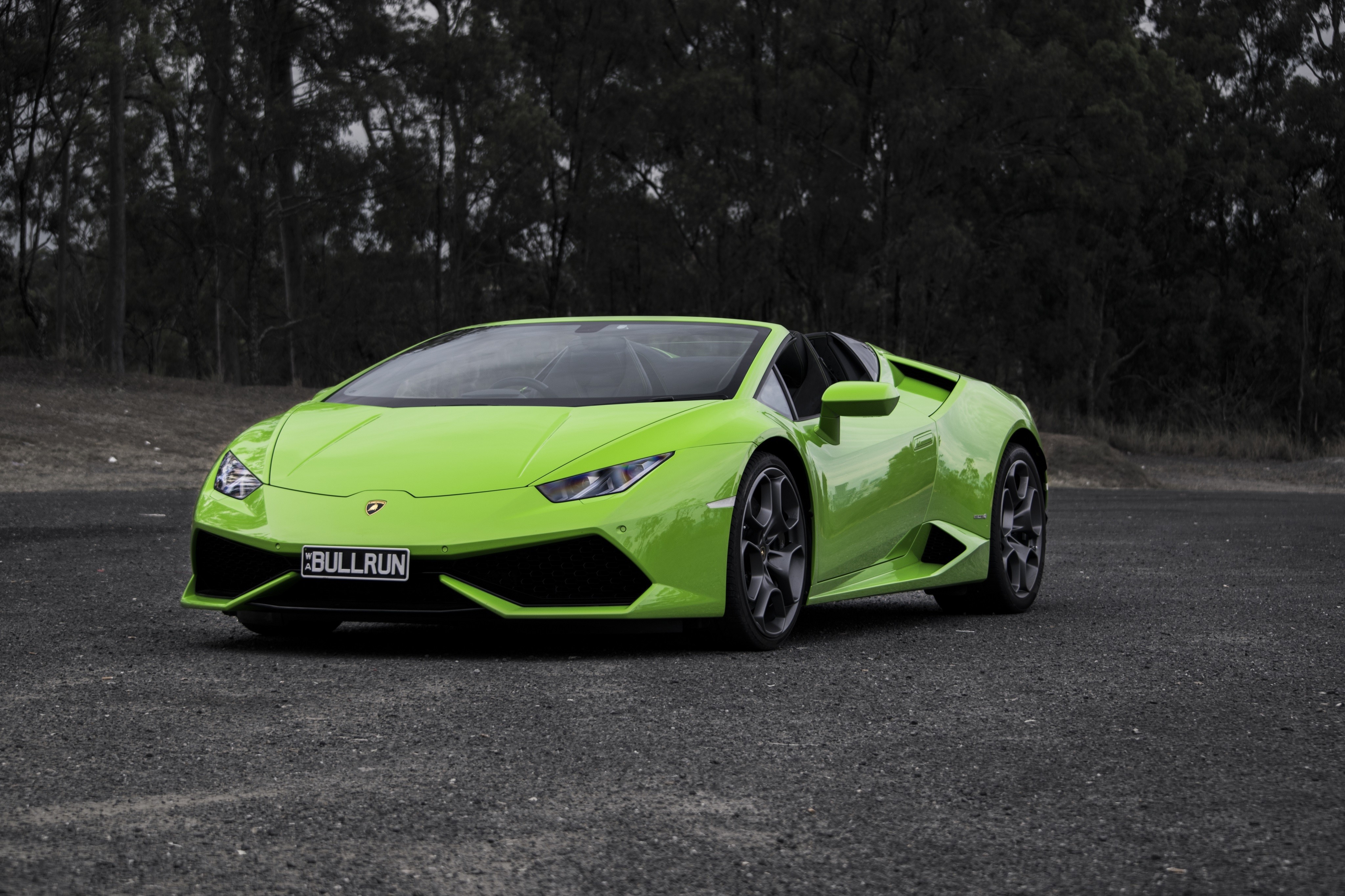Lime green Lamborghini Huracan LP 610-4 convertible HD Wallpaper