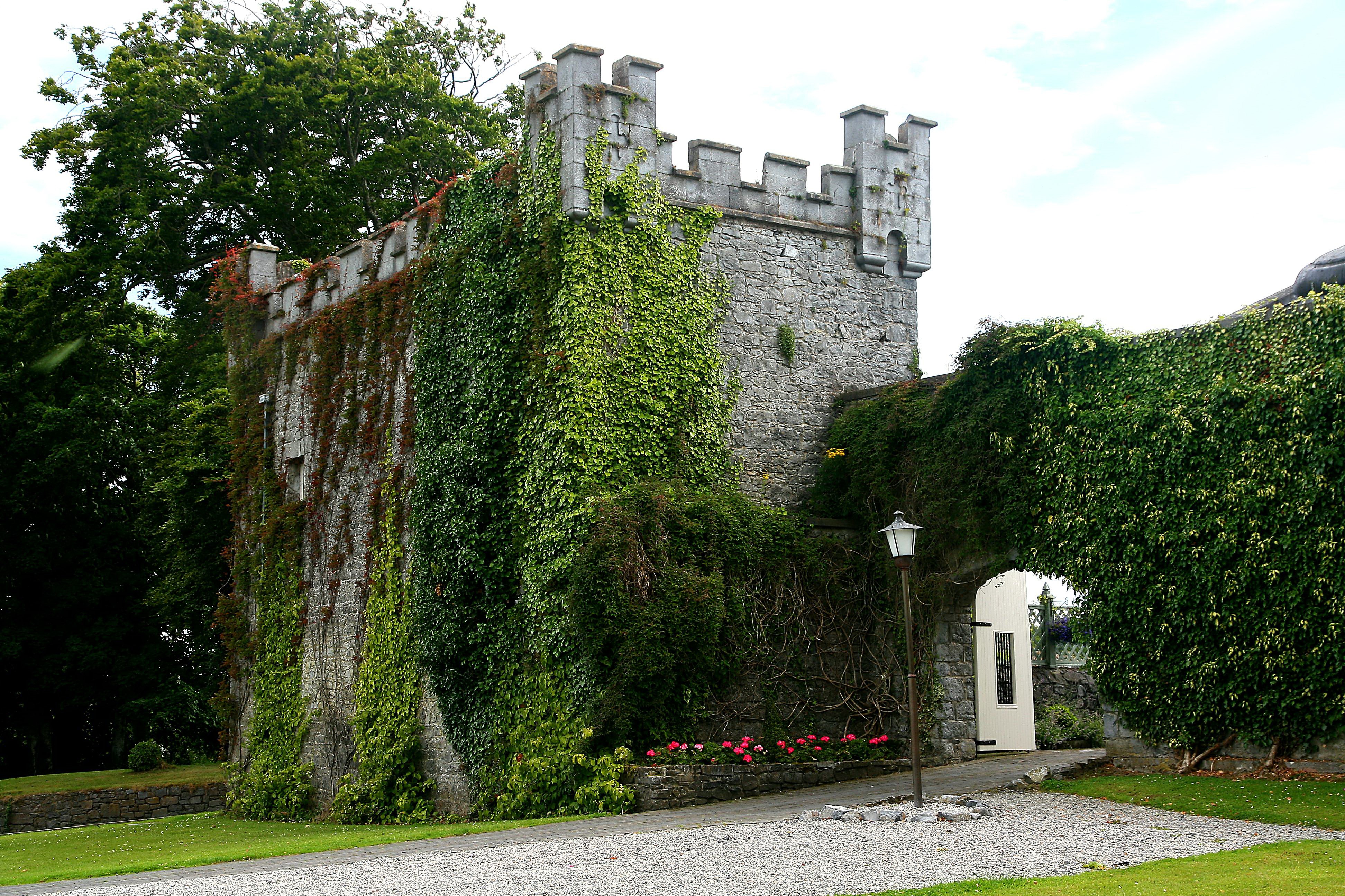 Castle in Durrow, Ireland HD Wallpaper