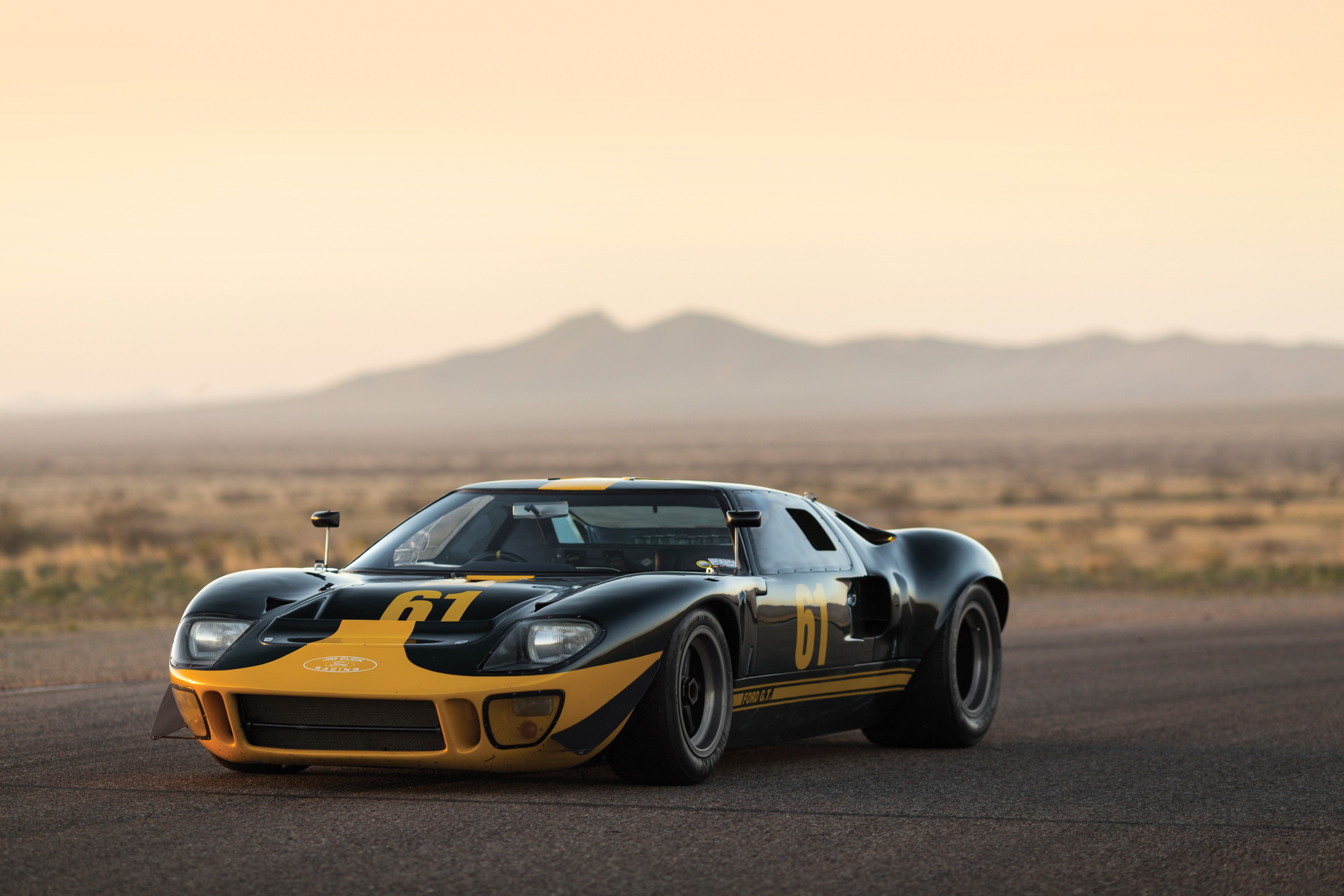 1966 Ford GT40 race car with number 61 HD Wallpaper