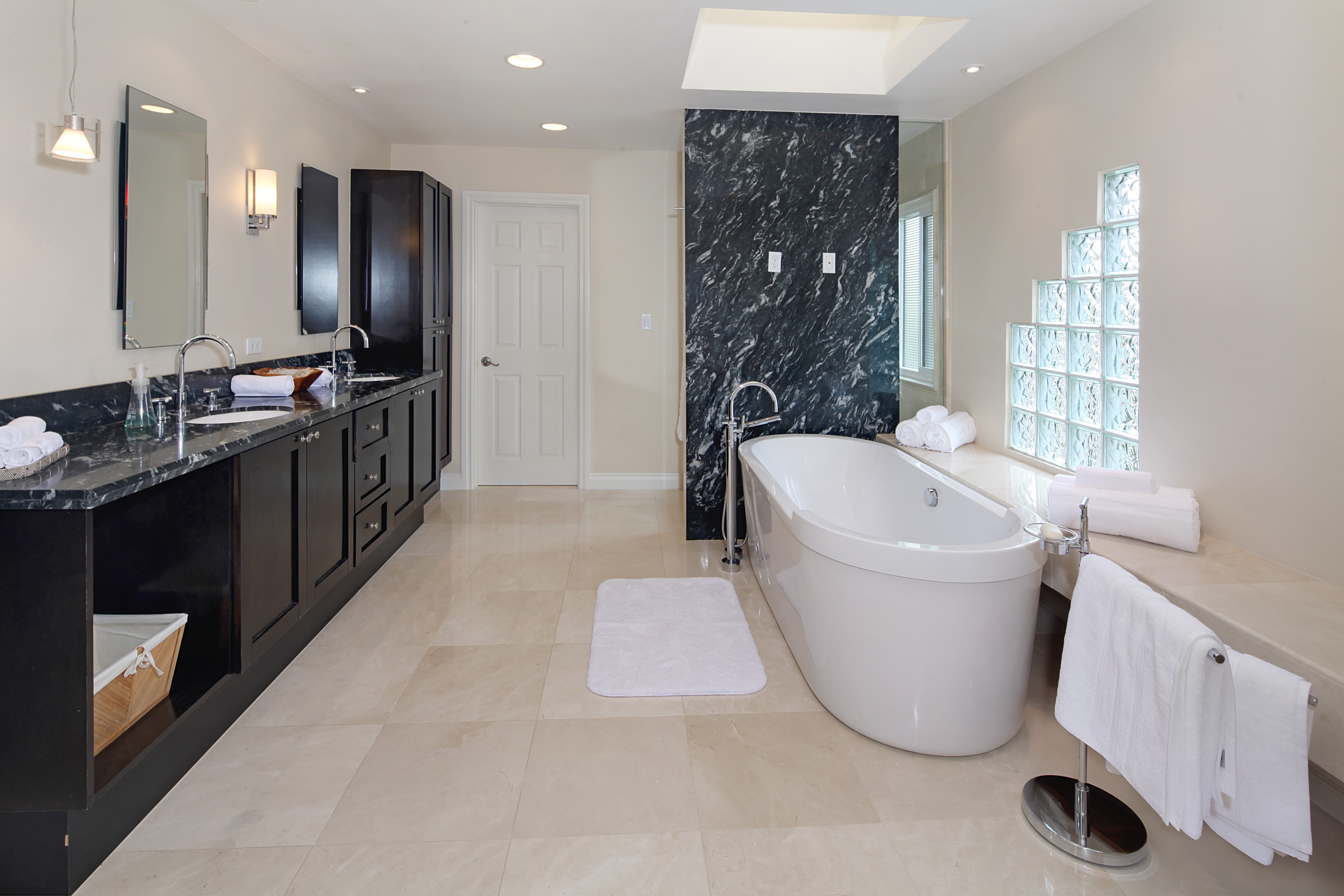 Modern Bathroom with Bathtub and Double Vanity HD Wallpaper