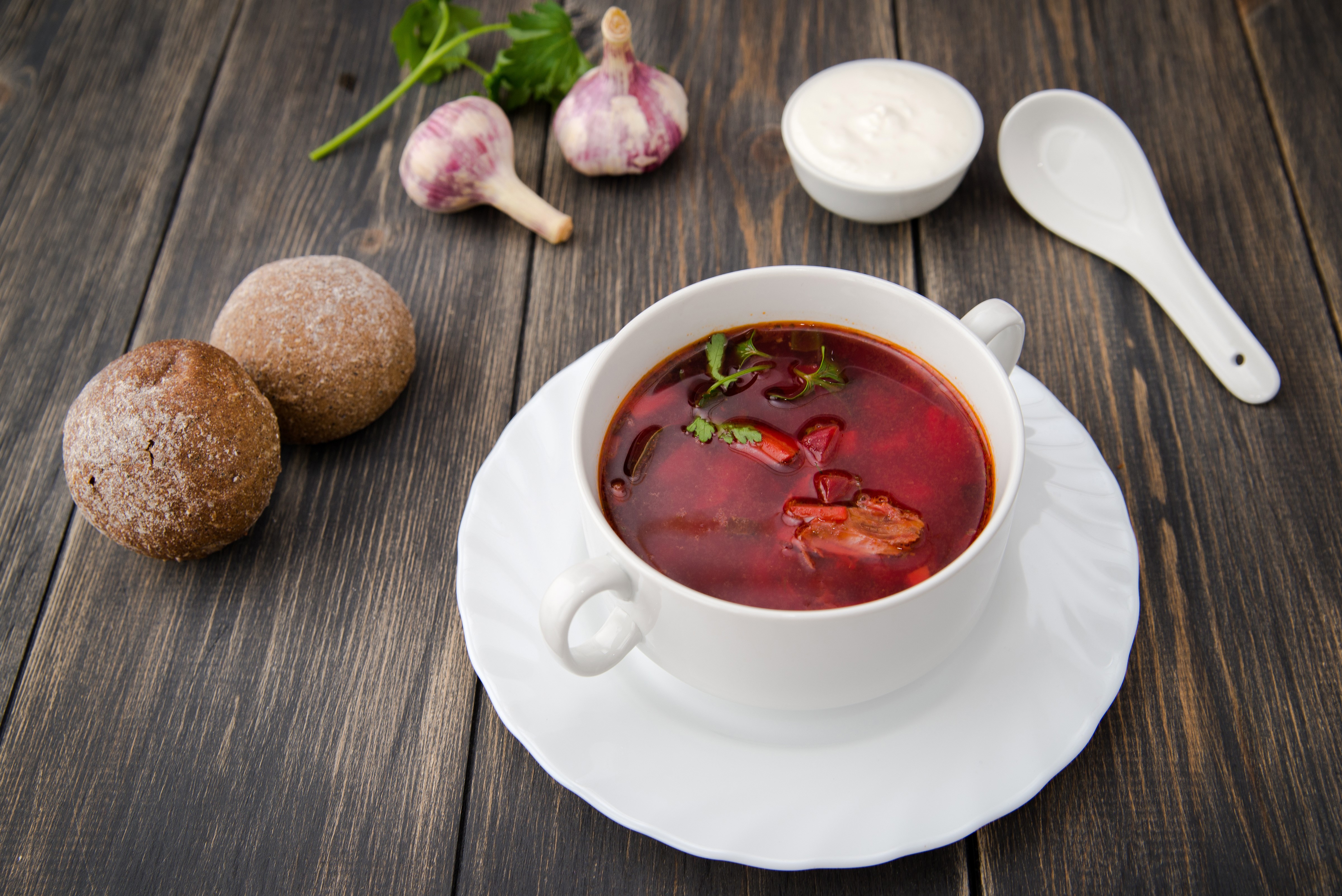Borscht Soup with Garlic and Bread HD Wallpaper