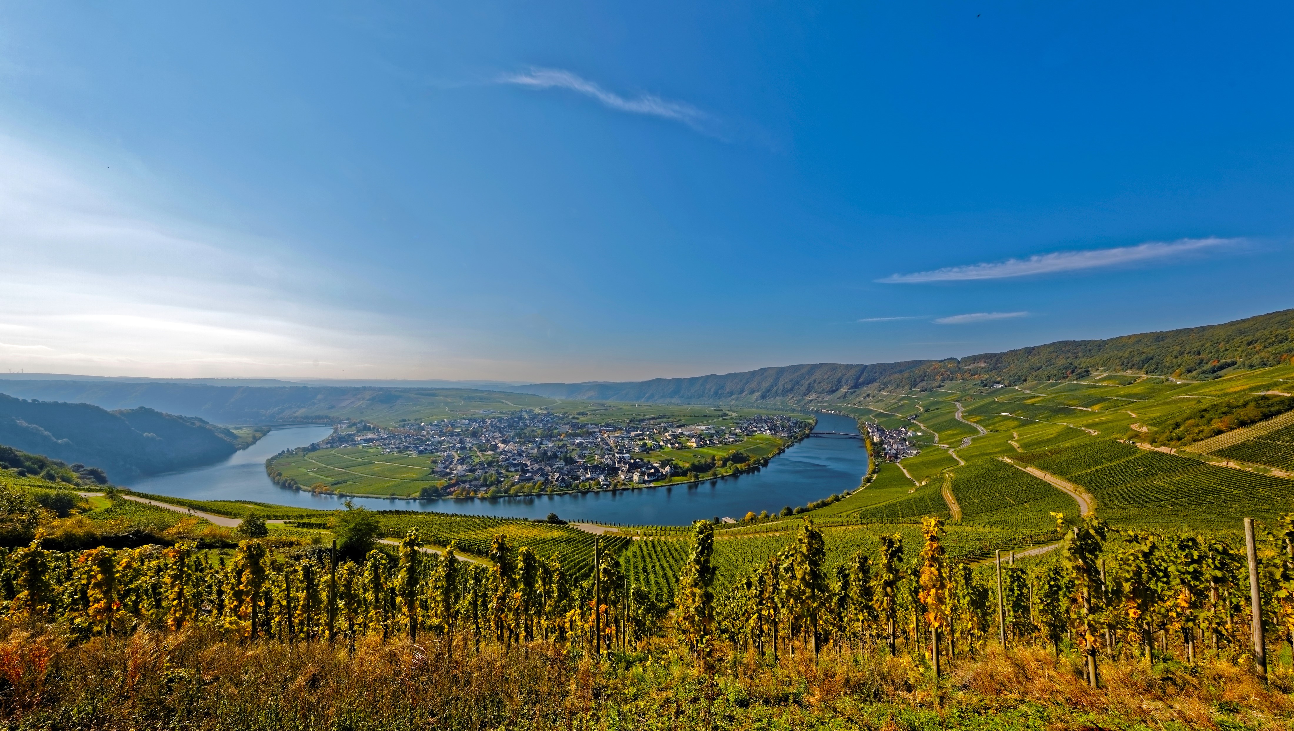 4K Piesport Germany River and Vineyard Scenery HD Wallpaper
