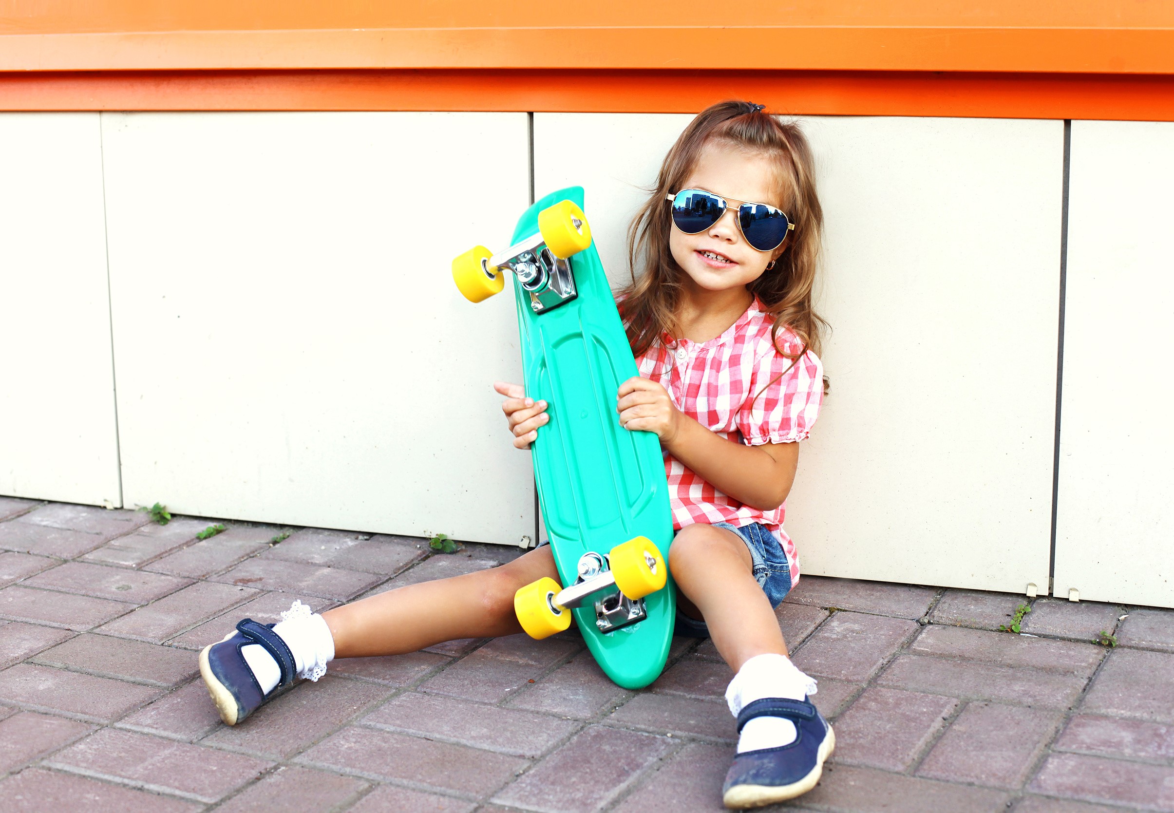 Girl with sunglasses holding a skateboard HD Wallpaper