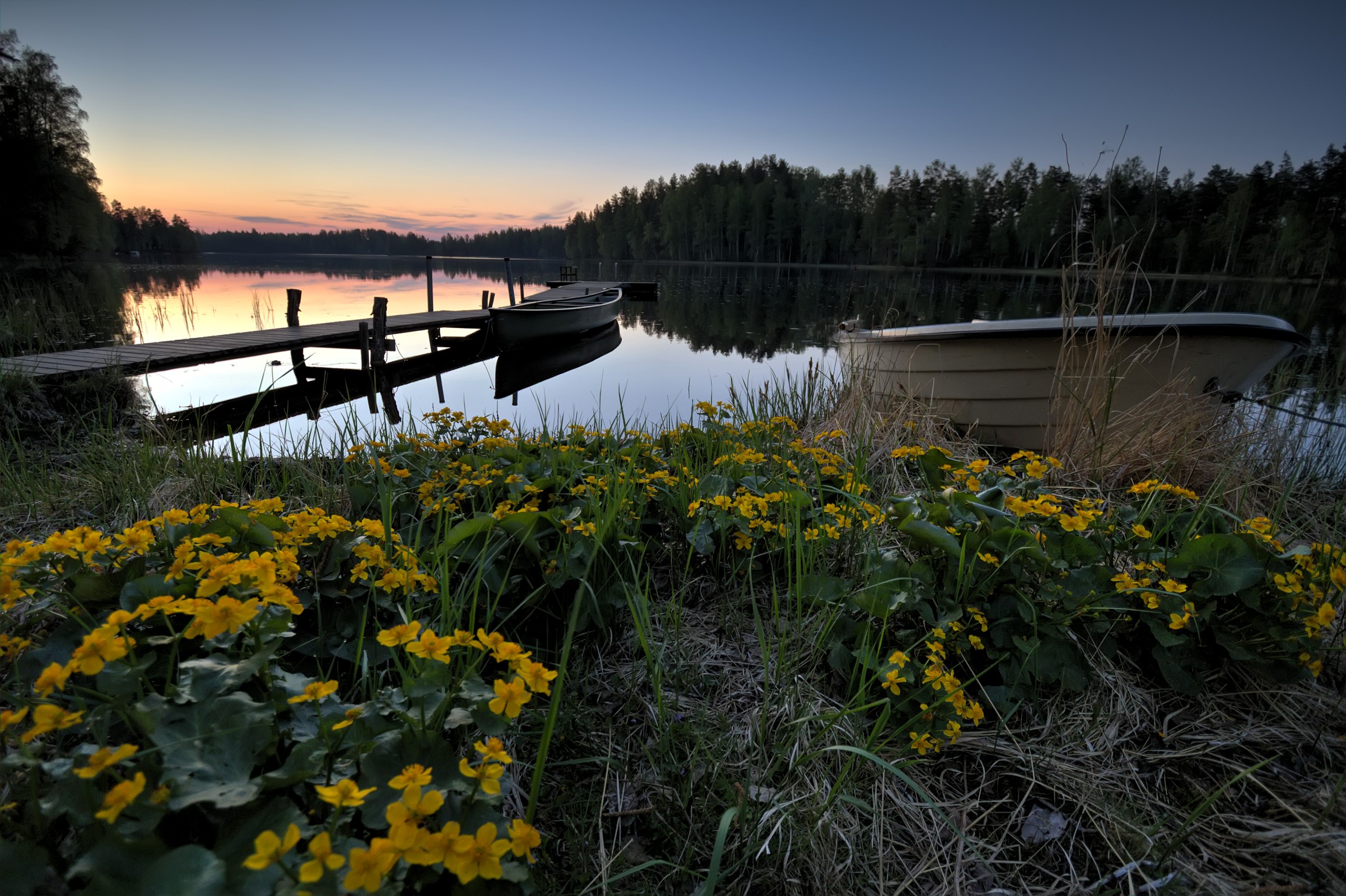 Lake Lummenne, Finland at Dusk with Boats and Dock HD Wallpaper